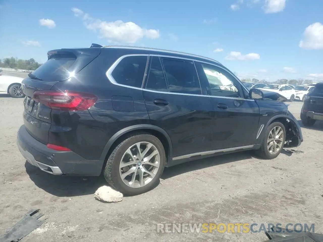 3 Photograph of a damaged car 5UXTA6C09P9R00571 BMW X5 2023