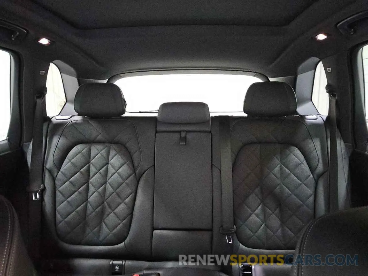 10 Photograph of a damaged car 5UX13EU02R9T69291 BMW X5 2024