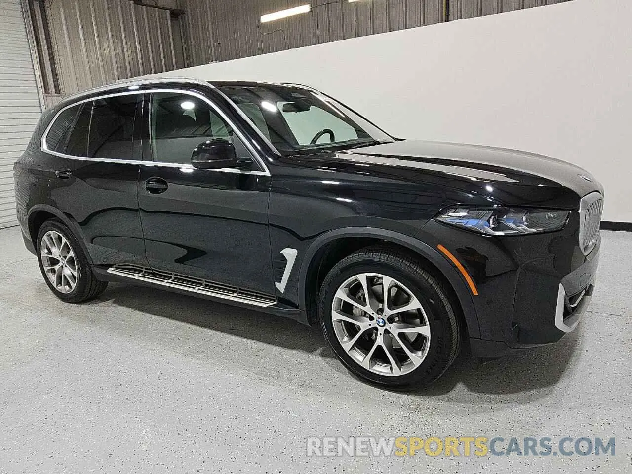 4 Photograph of a damaged car 5UX13EU02R9T69291 BMW X5 2024