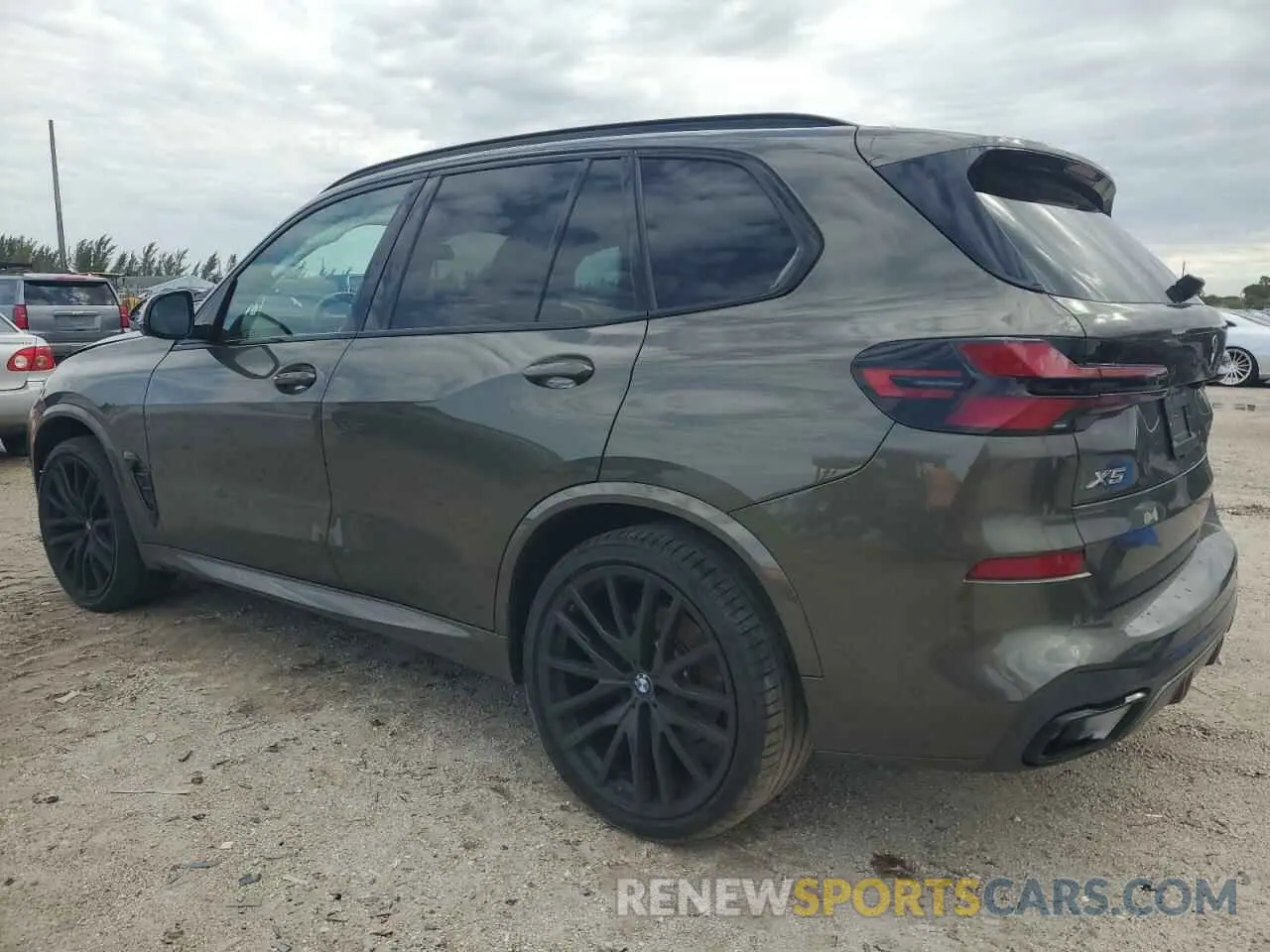 2 Фотография поврежденного автомобиля 5UX13EU02R9U24452 BMW X5 2024