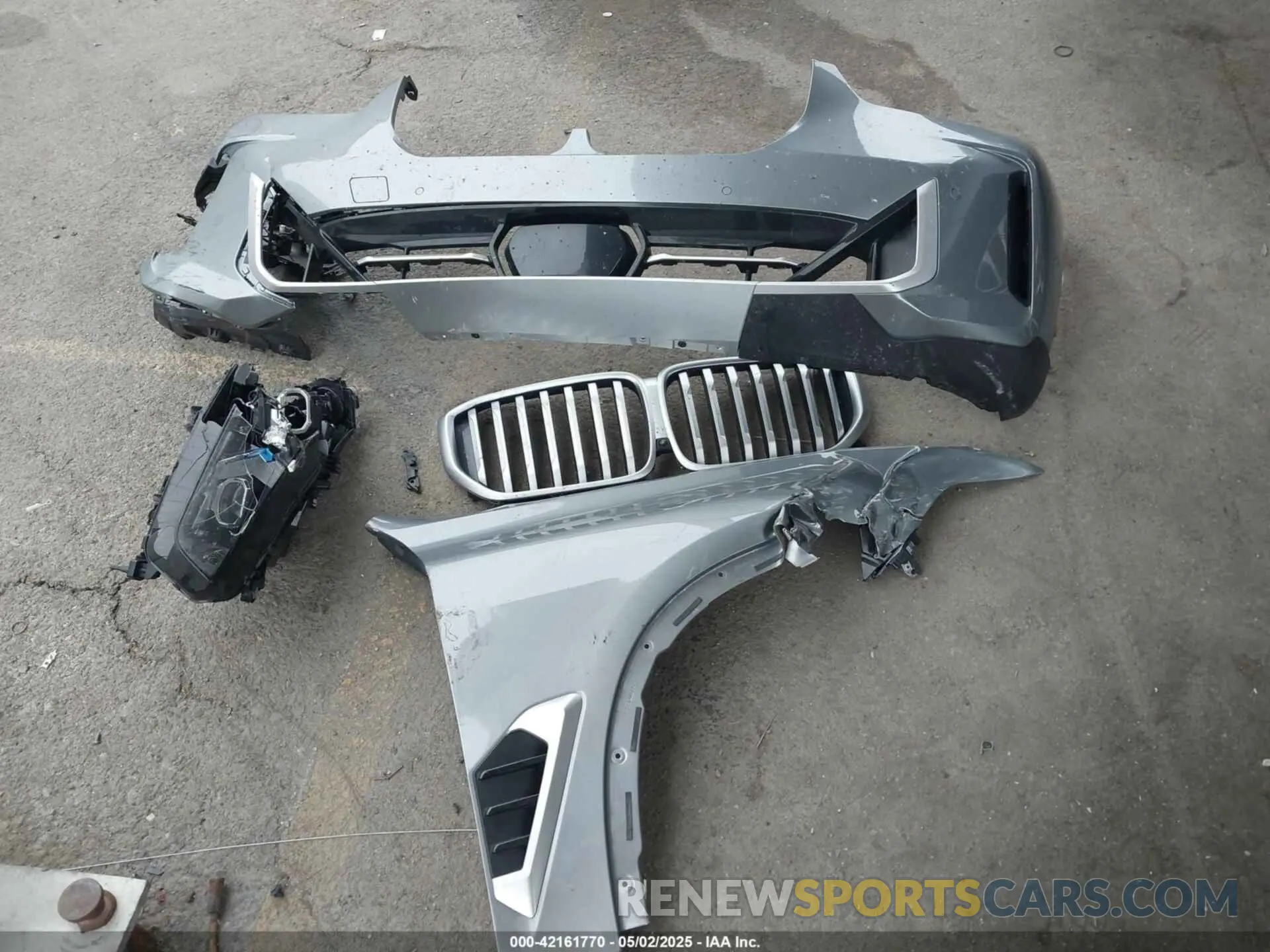 12 Photograph of a damaged car 5UX13EU02R9V56594 BMW X5 2024