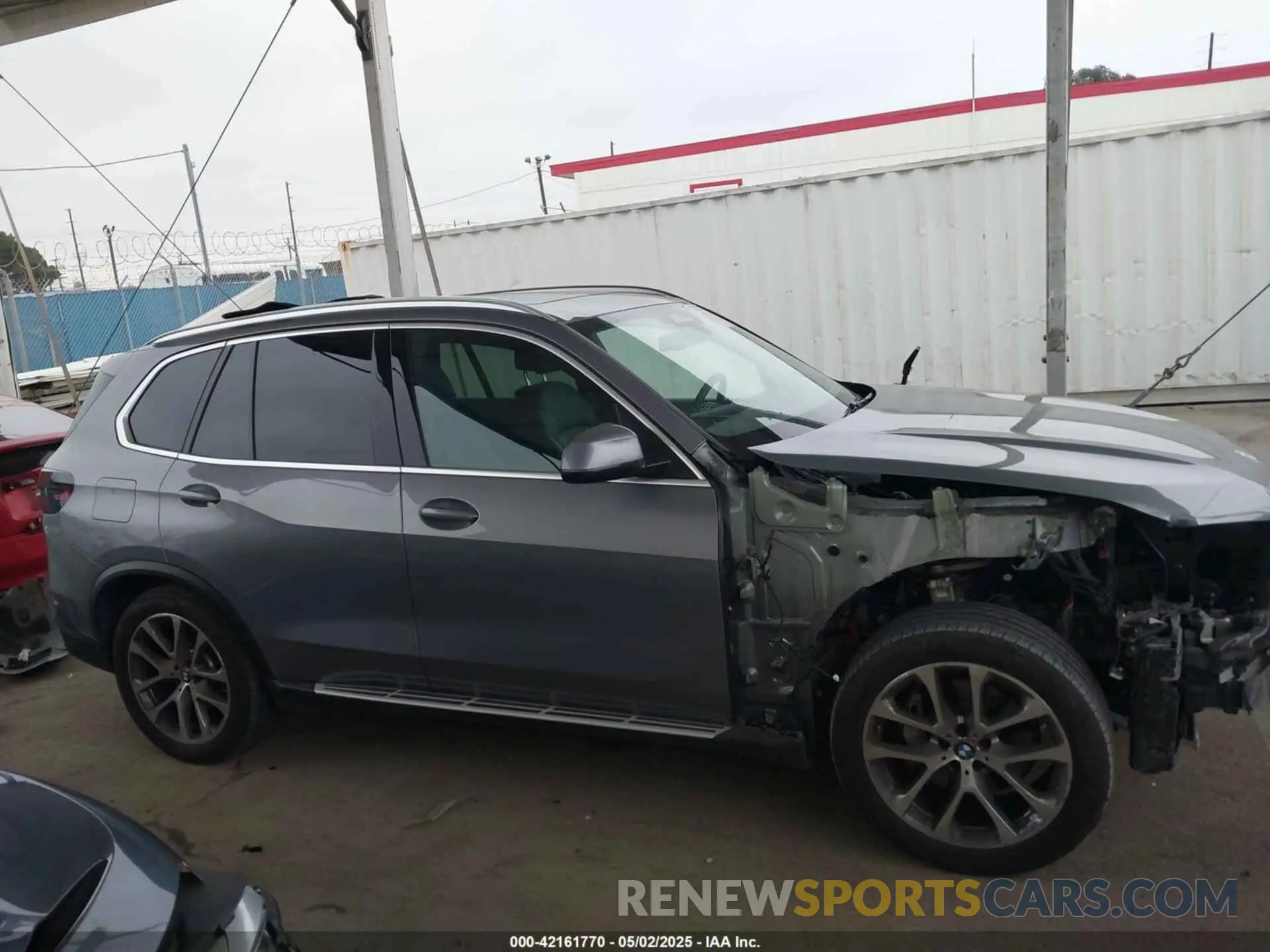 14 Photograph of a damaged car 5UX13EU02R9V56594 BMW X5 2024