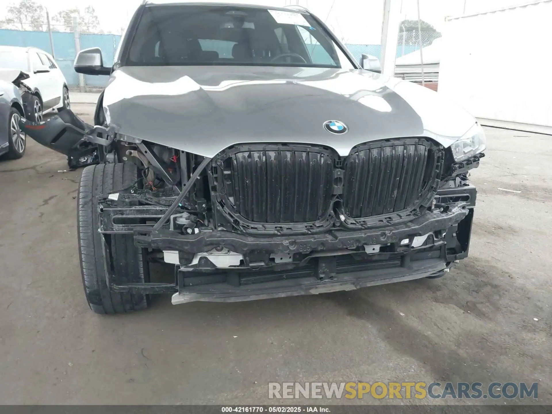 19 Photograph of a damaged car 5UX13EU02R9V56594 BMW X5 2024