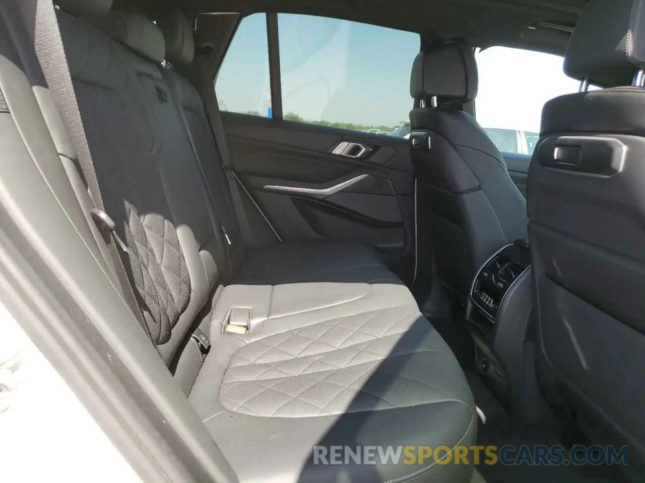 11 Photograph of a damaged car 5UX13EU03R9V56877 BMW X5 2024