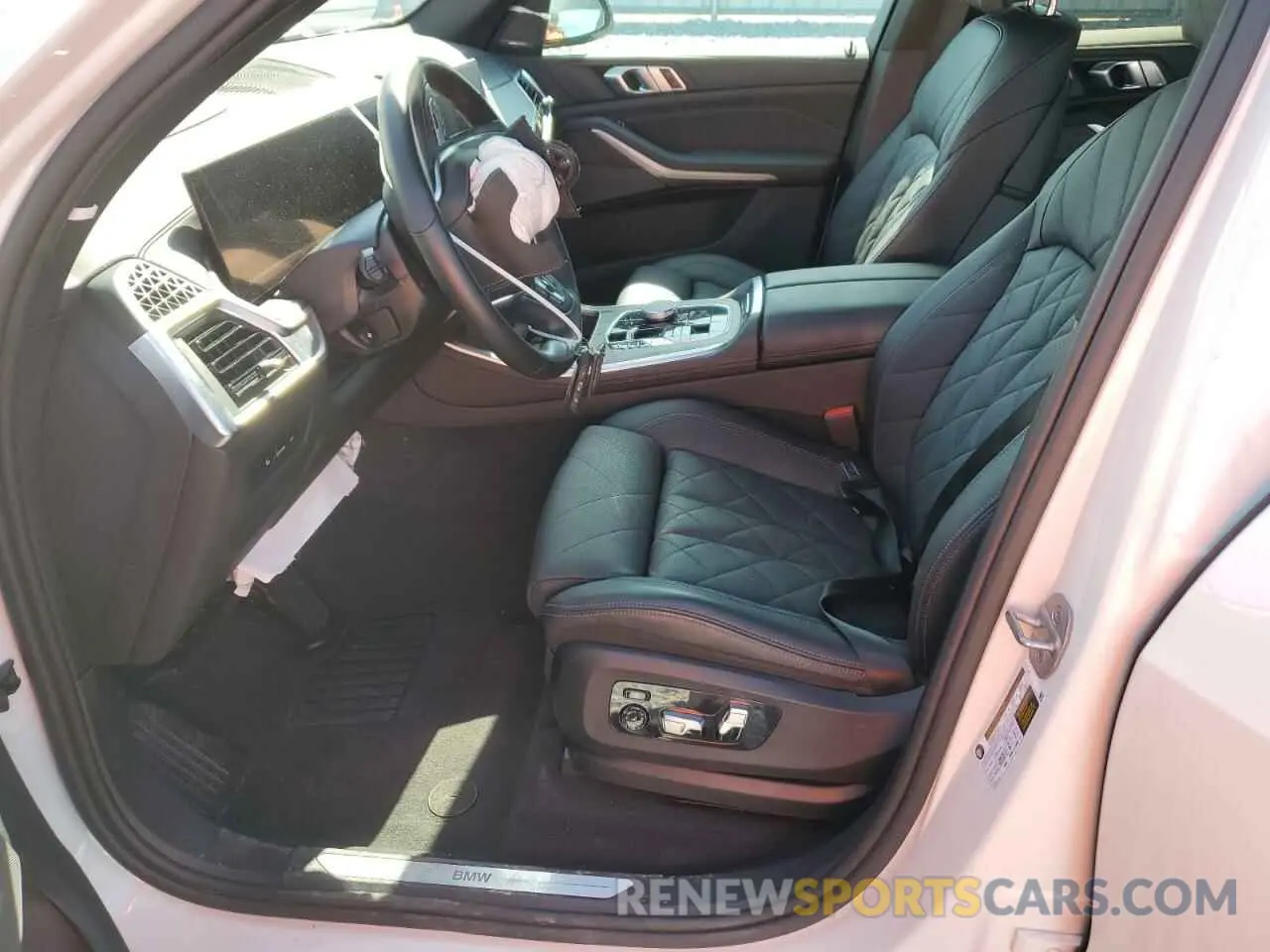7 Photograph of a damaged car 5UX13EU03R9V56877 BMW X5 2024