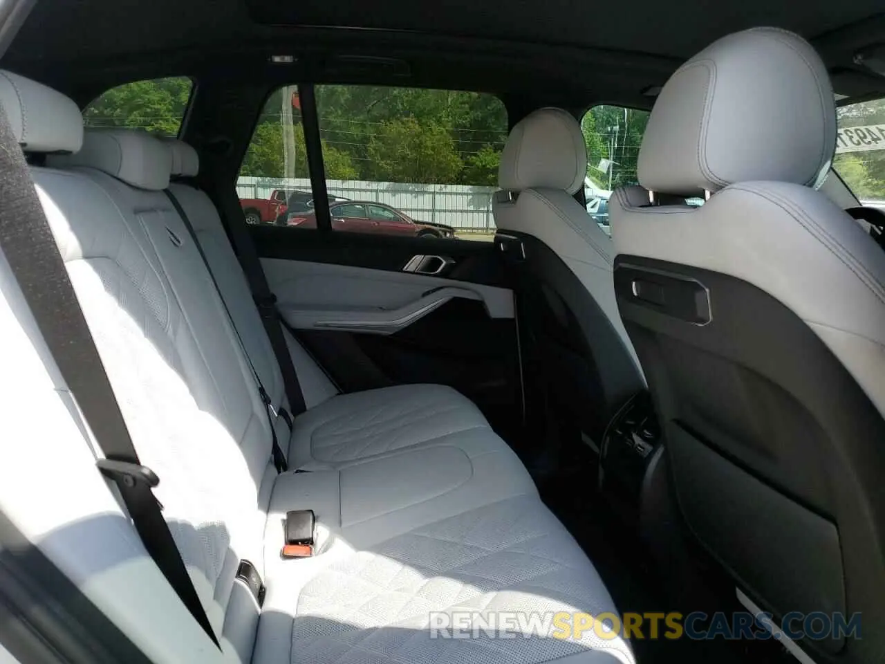 10 Фотография поврежденного автомобиля 5UX13EU05R9S49811 BMW X5 2024