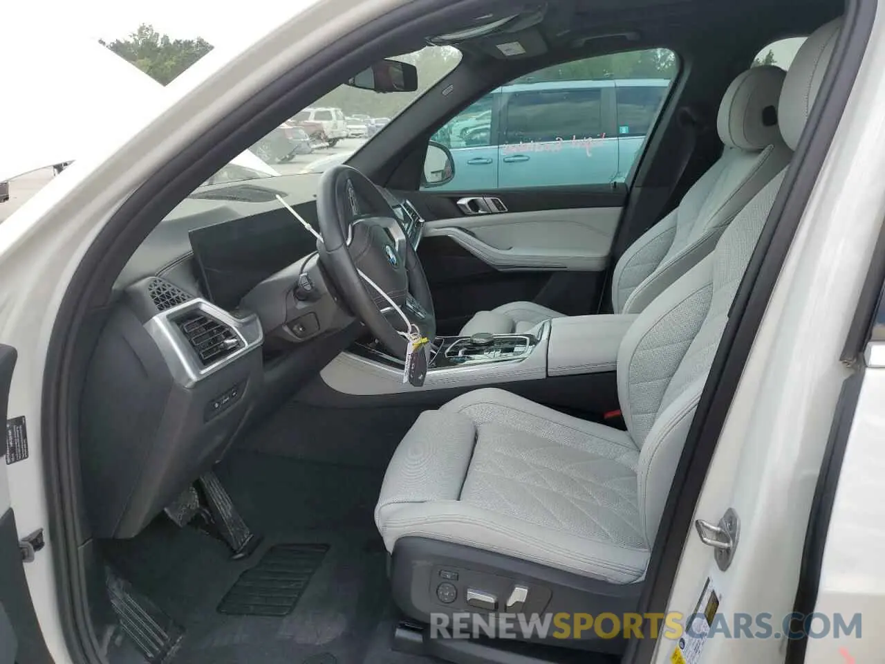 7 Фотография поврежденного автомобиля 5UX13EU05R9S49811 BMW X5 2024