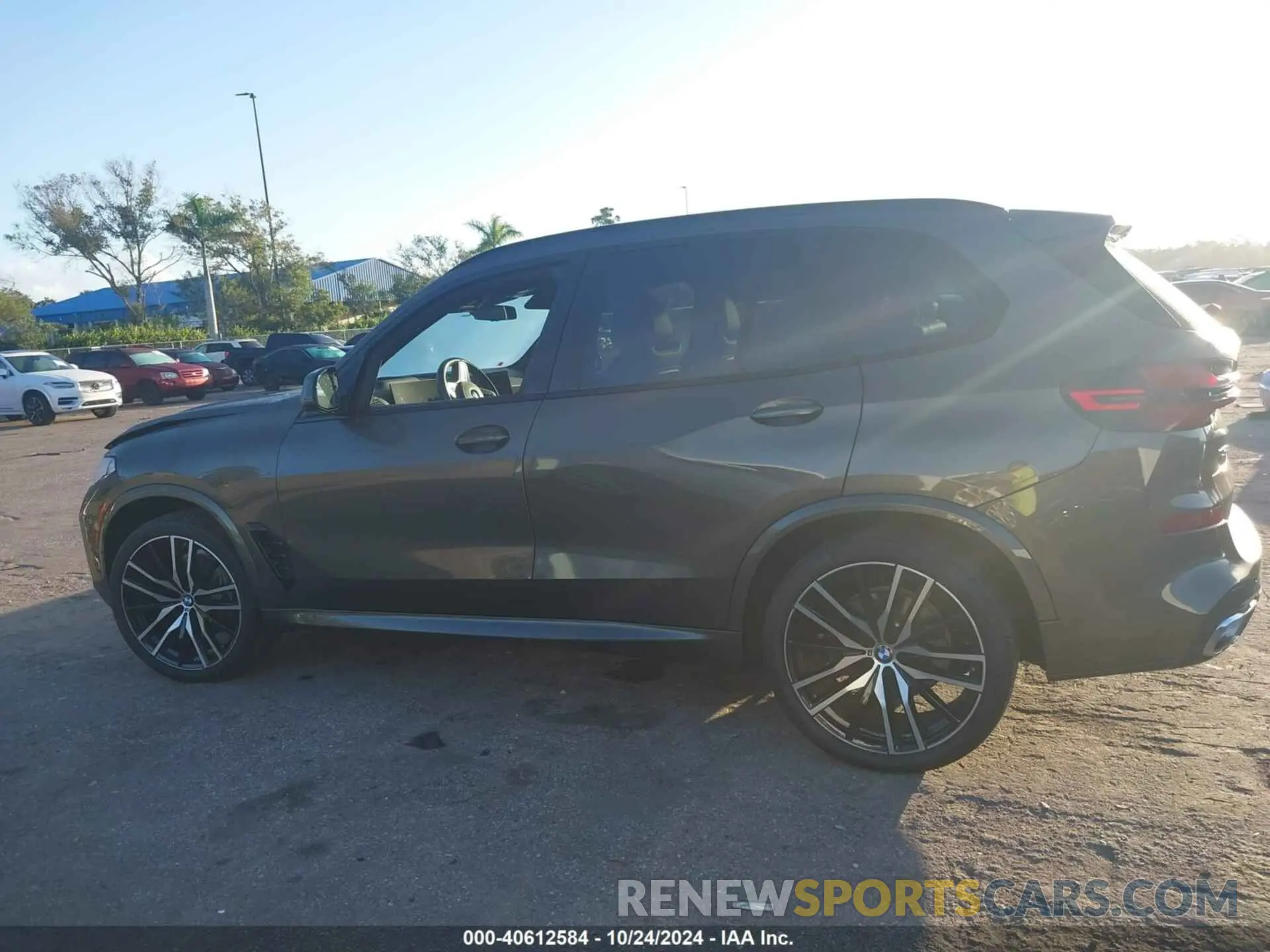 15 Photograph of a damaged car 5UX13EU06R9S56461 BMW X5 2024