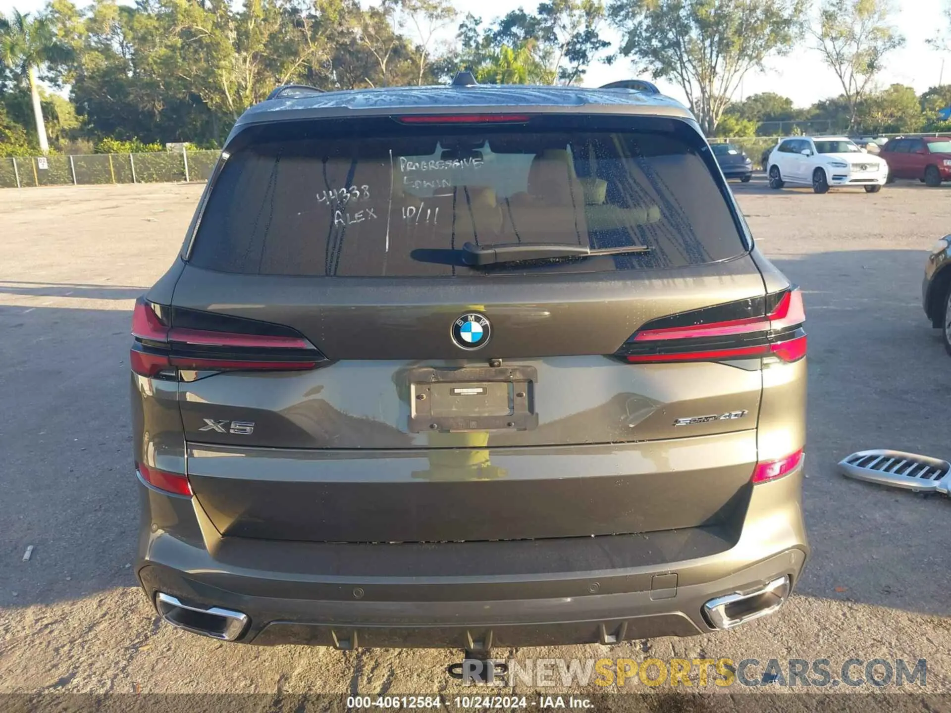 17 Photograph of a damaged car 5UX13EU06R9S56461 BMW X5 2024