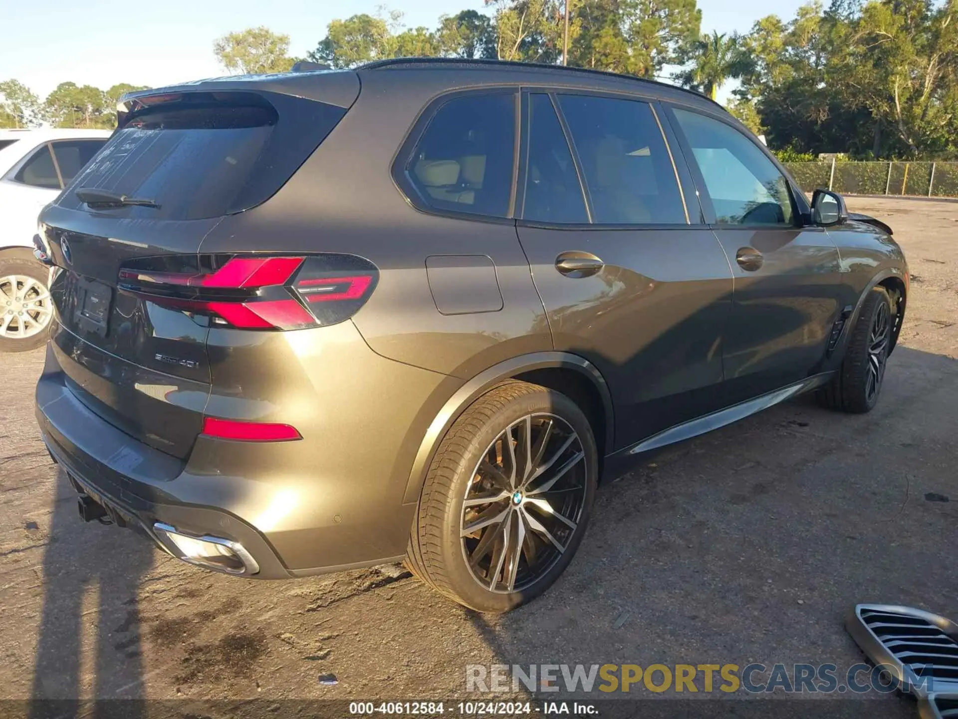 4 Photograph of a damaged car 5UX13EU06R9S56461 BMW X5 2024