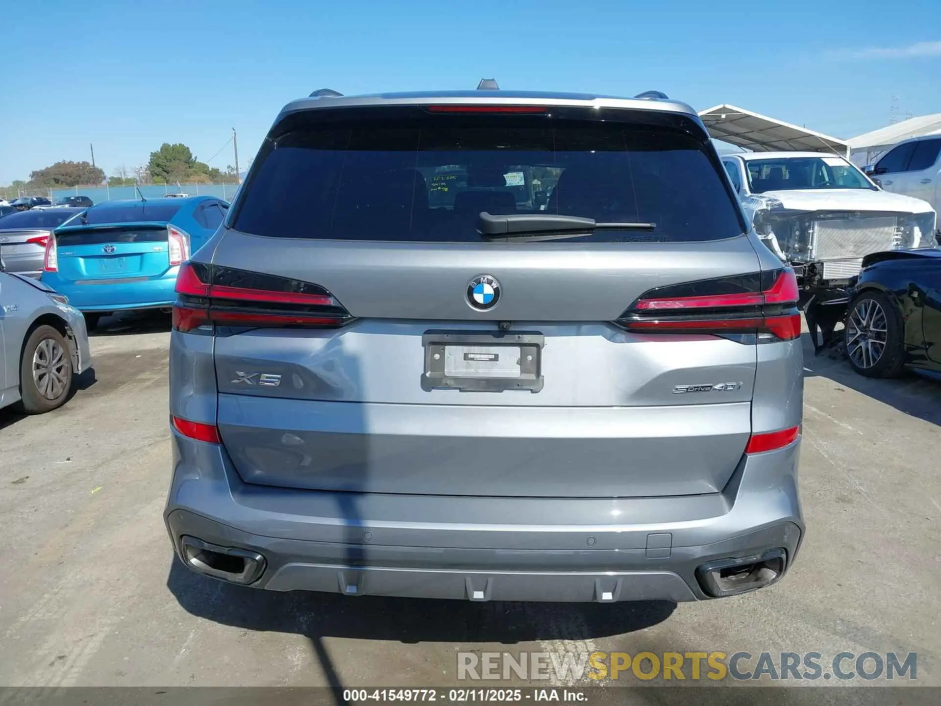 17 Фотография поврежденного автомобиля 5UX13EU06R9S86320 BMW X5 2024