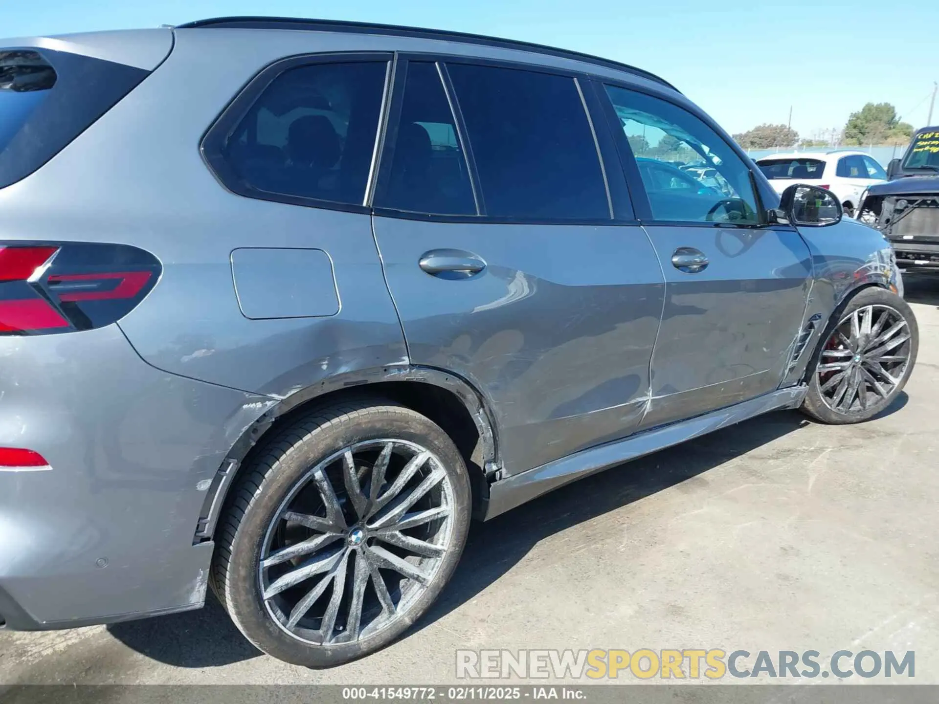 18 Фотография поврежденного автомобиля 5UX13EU06R9S86320 BMW X5 2024