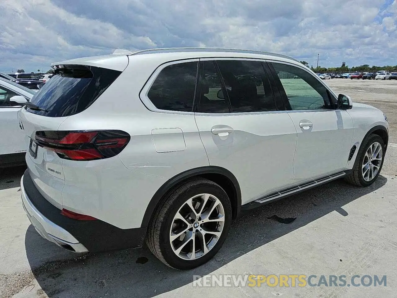 3 Photograph of a damaged car 5UX13EU06R9U94360 BMW X5 2024