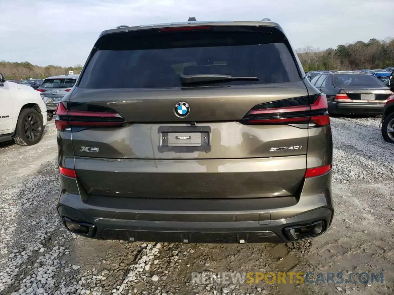 6 Photograph of a damaged car 5UX13EU07R9S48921 BMW X5 2024