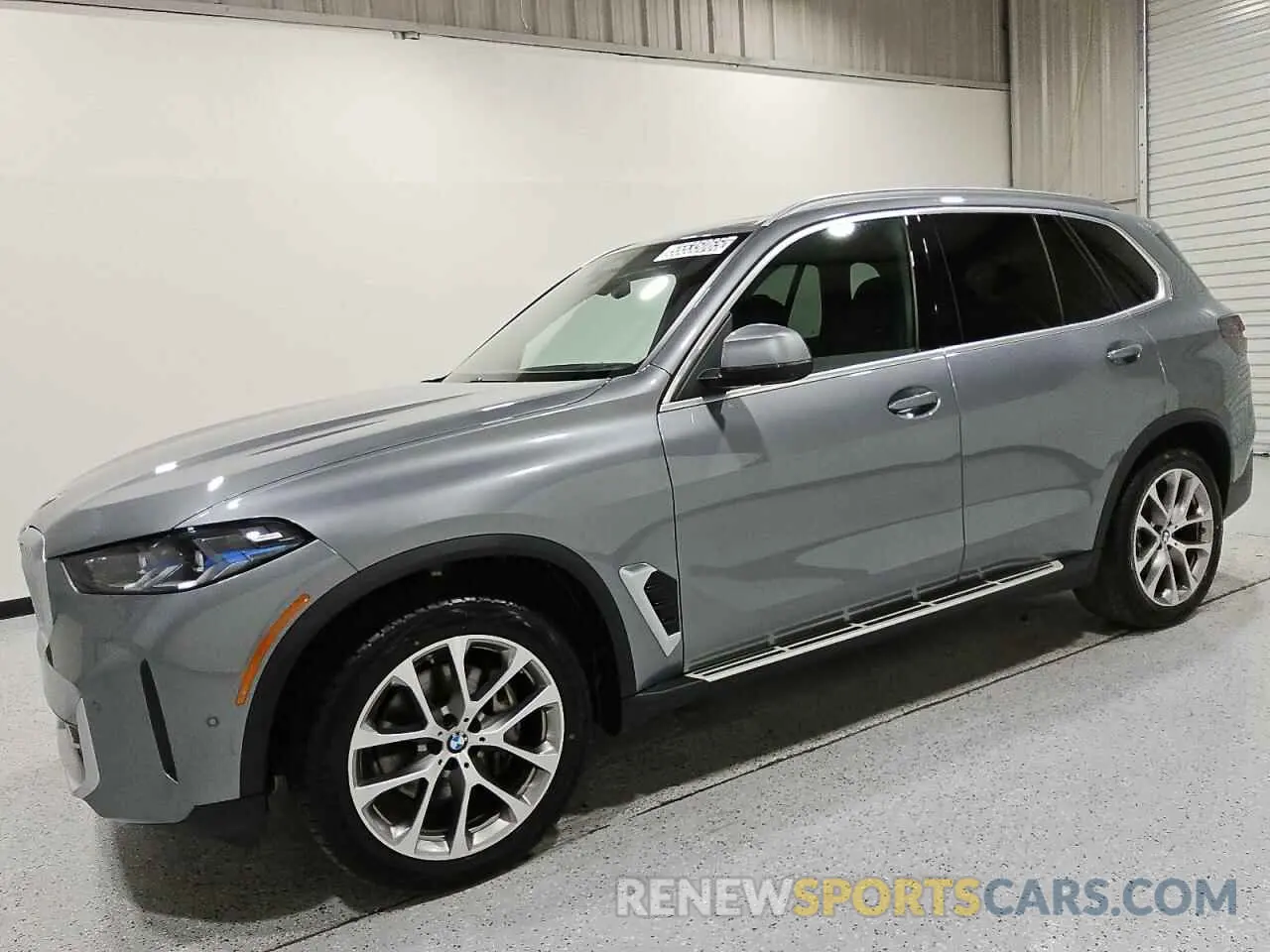 1 Photograph of a damaged car 5UX13EU07R9U53817 BMW X5 2024