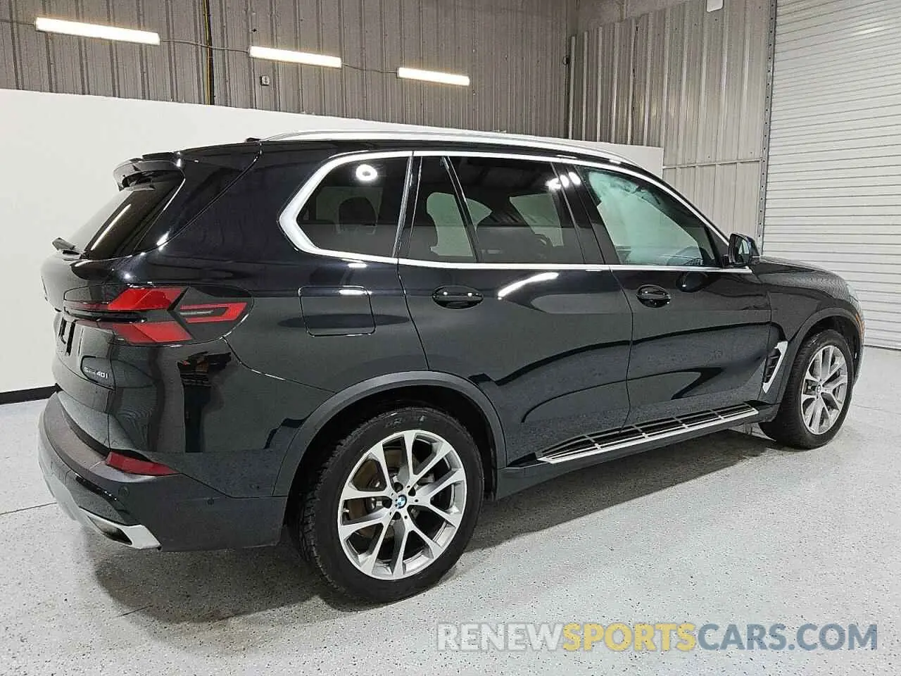 3 Фотография поврежденного автомобиля 5UX13EU07R9U96151 BMW X5 2024