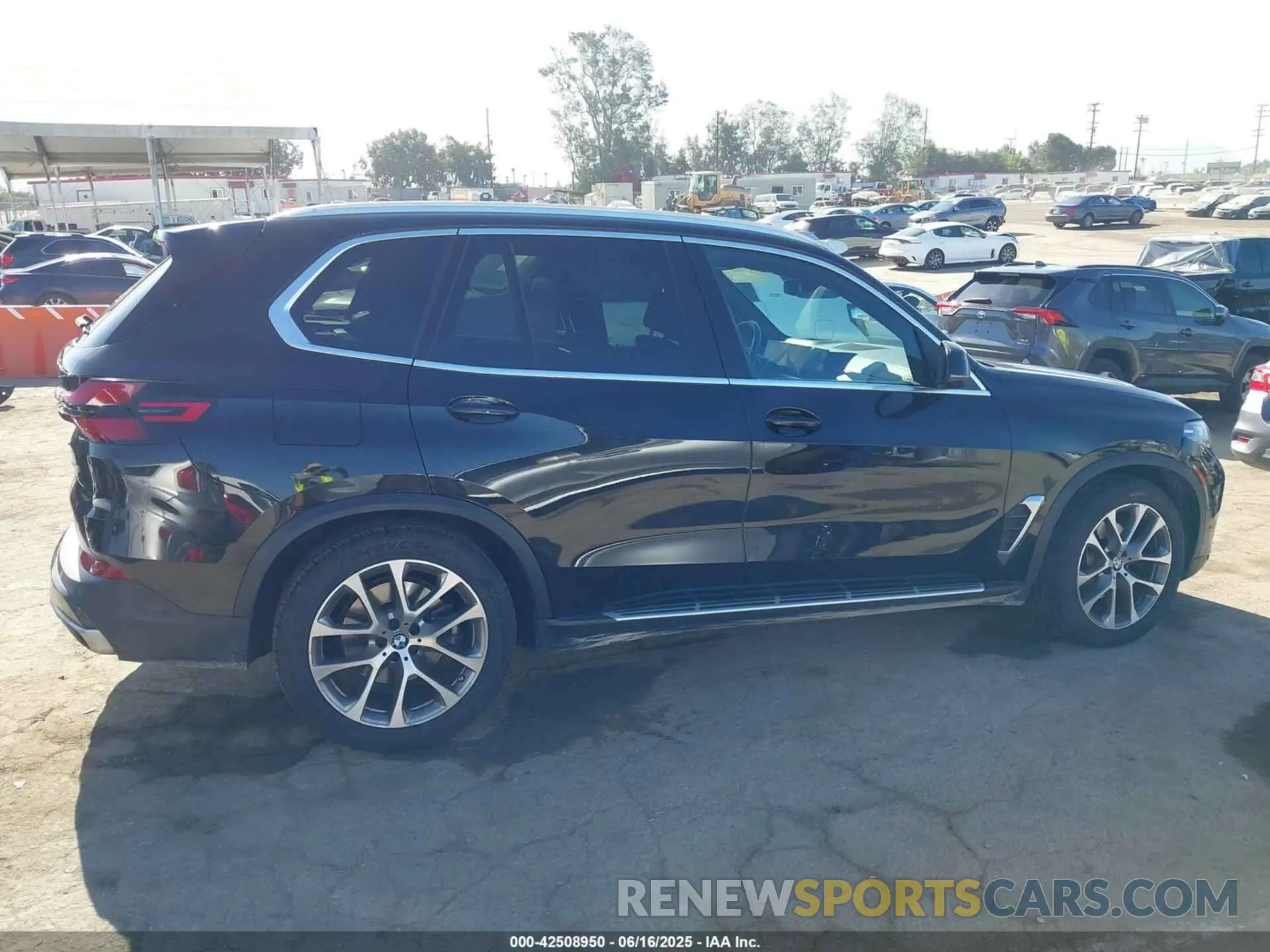 13 Photograph of a damaged car 5UX13EU07R9V84942 BMW X5 2024