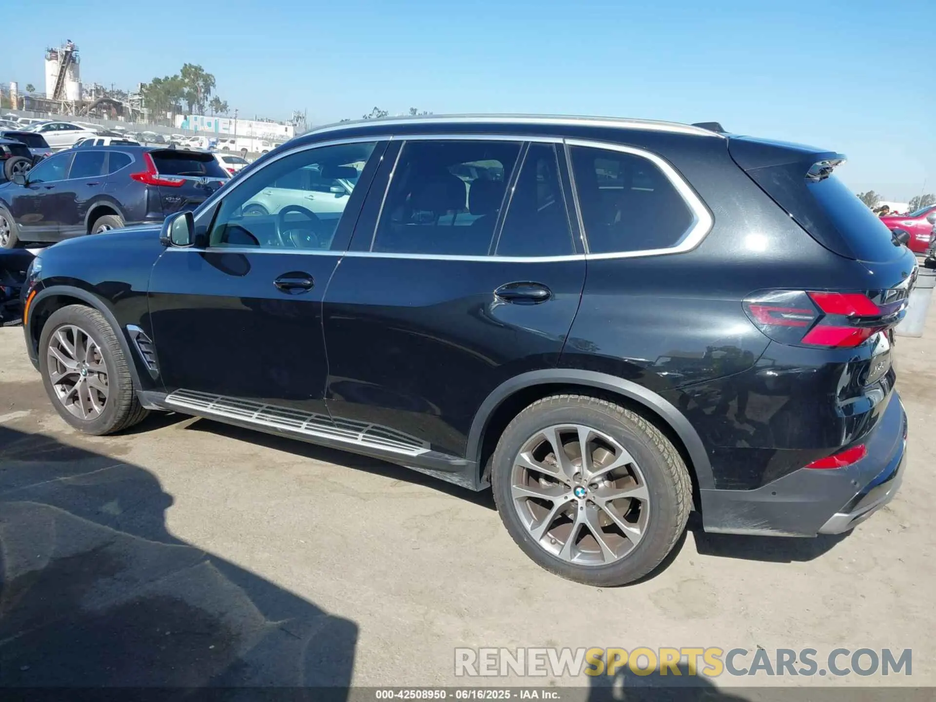 14 Photograph of a damaged car 5UX13EU07R9V84942 BMW X5 2024