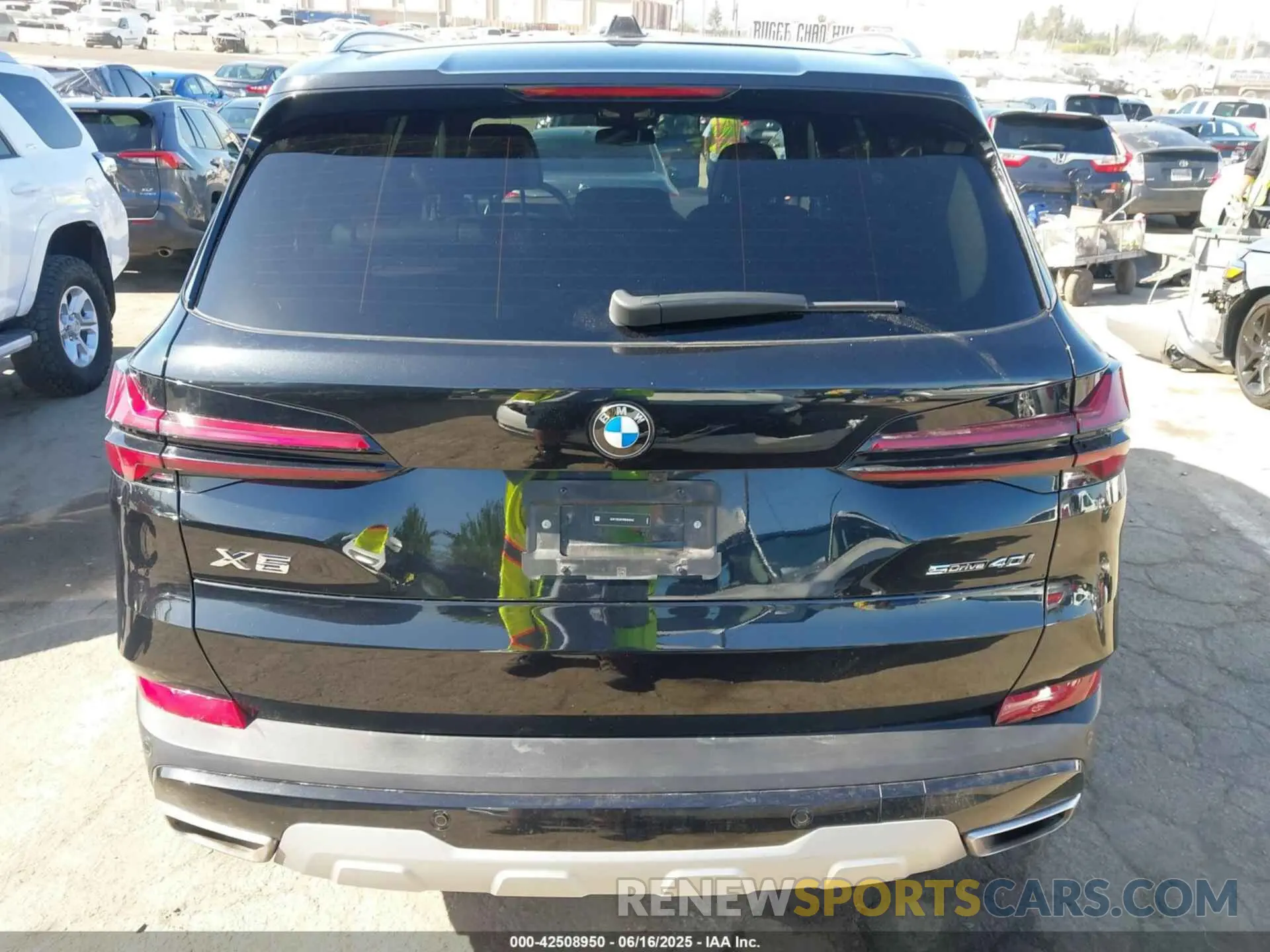 16 Photograph of a damaged car 5UX13EU07R9V84942 BMW X5 2024