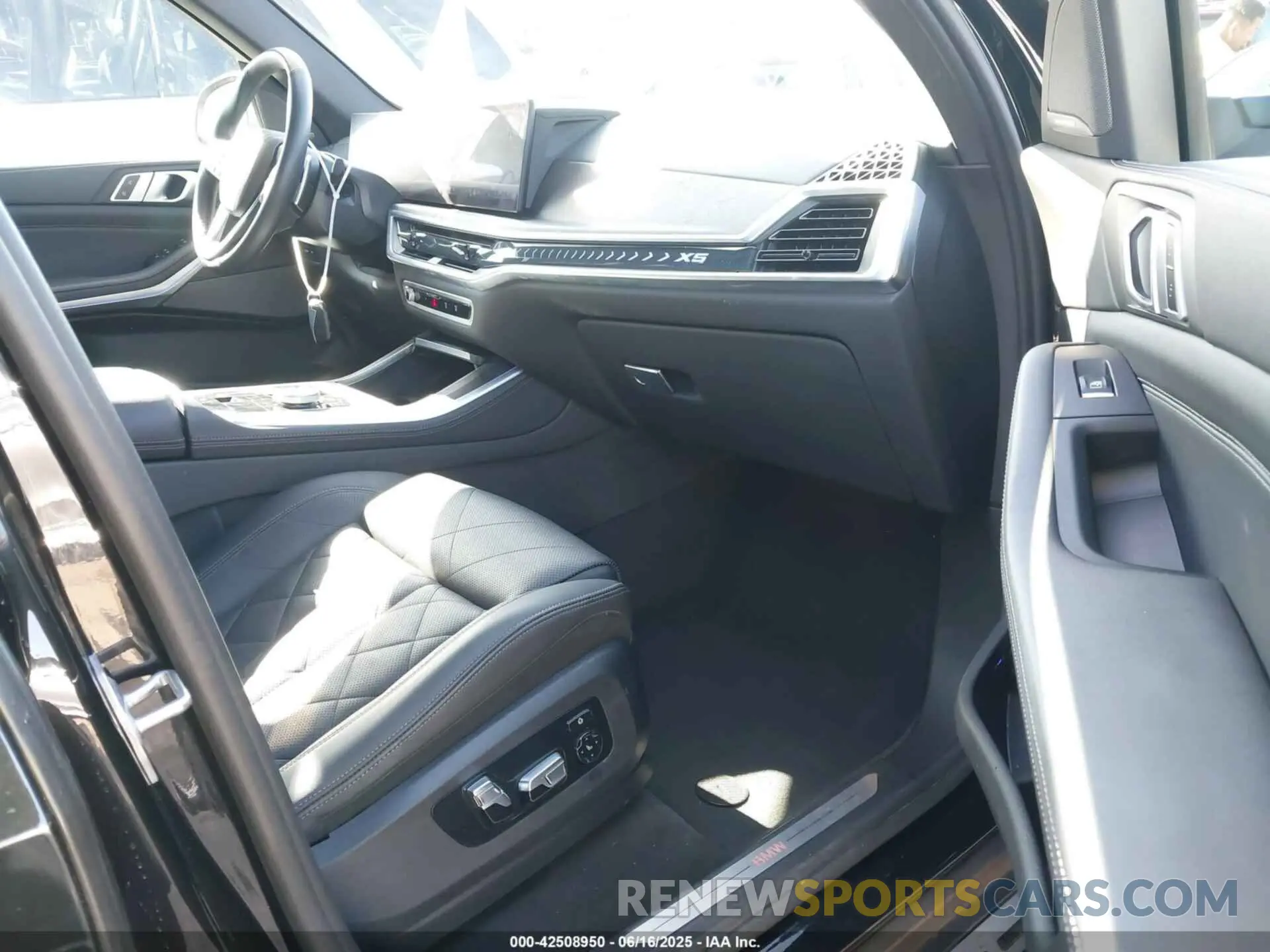 5 Photograph of a damaged car 5UX13EU07R9V84942 BMW X5 2024
