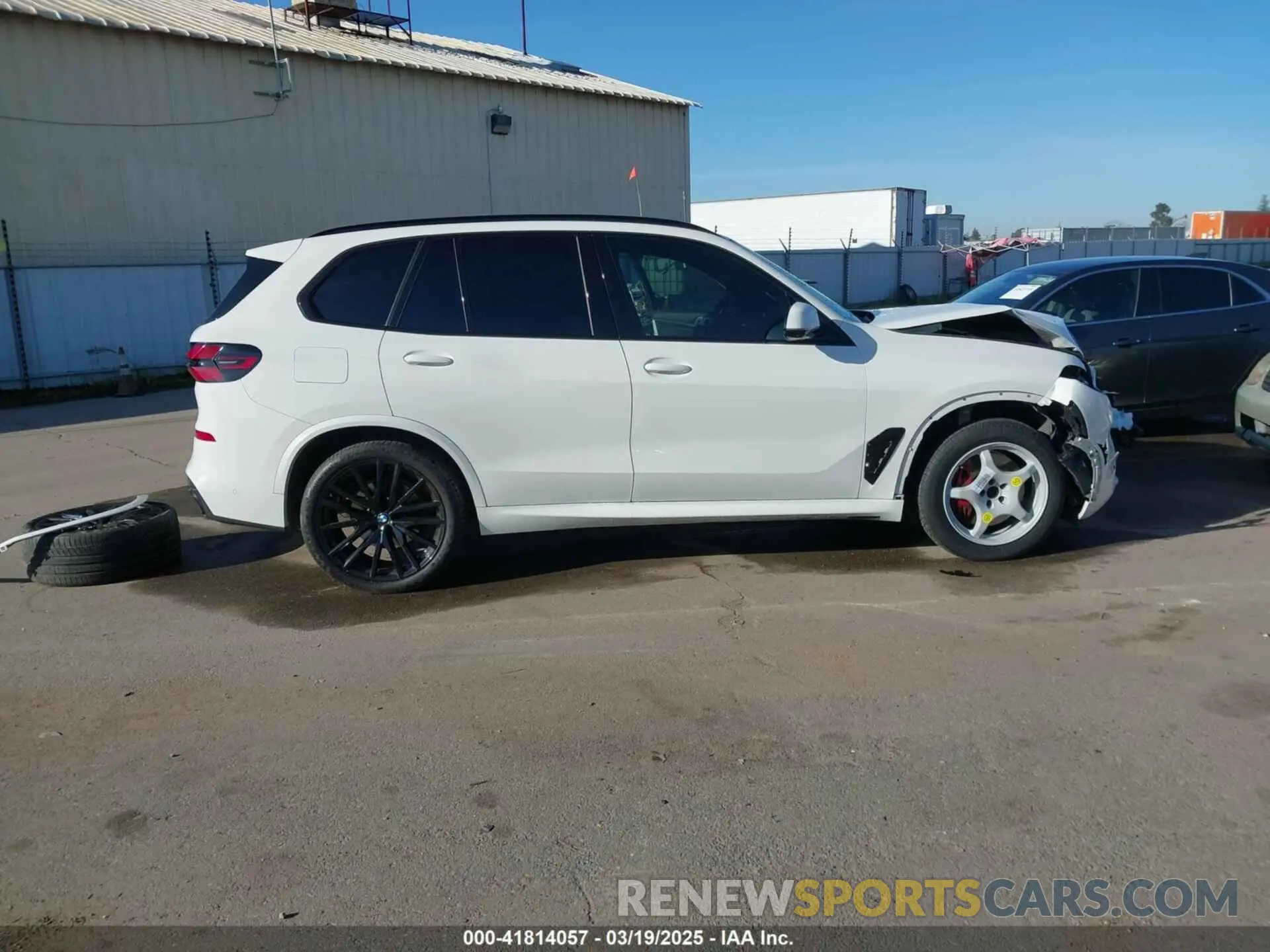 14 Фотография поврежденного автомобиля 5UX13EU08R9U51221 BMW X5 2024