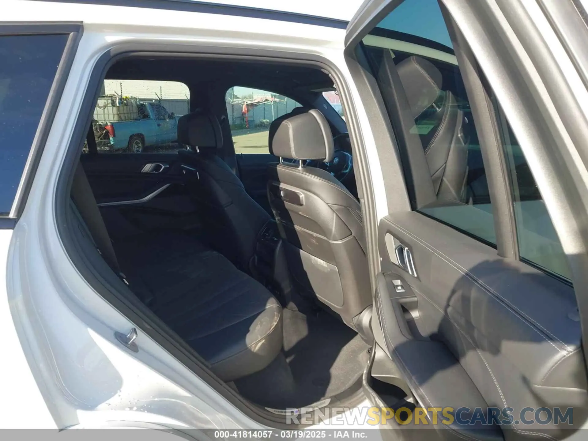 8 Фотография поврежденного автомобиля 5UX13EU08R9U51221 BMW X5 2024