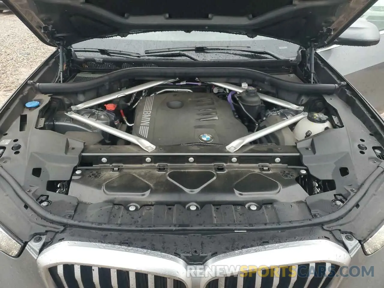 12 Photograph of a damaged car 5UX13EU09R9S65574 BMW X5 2024