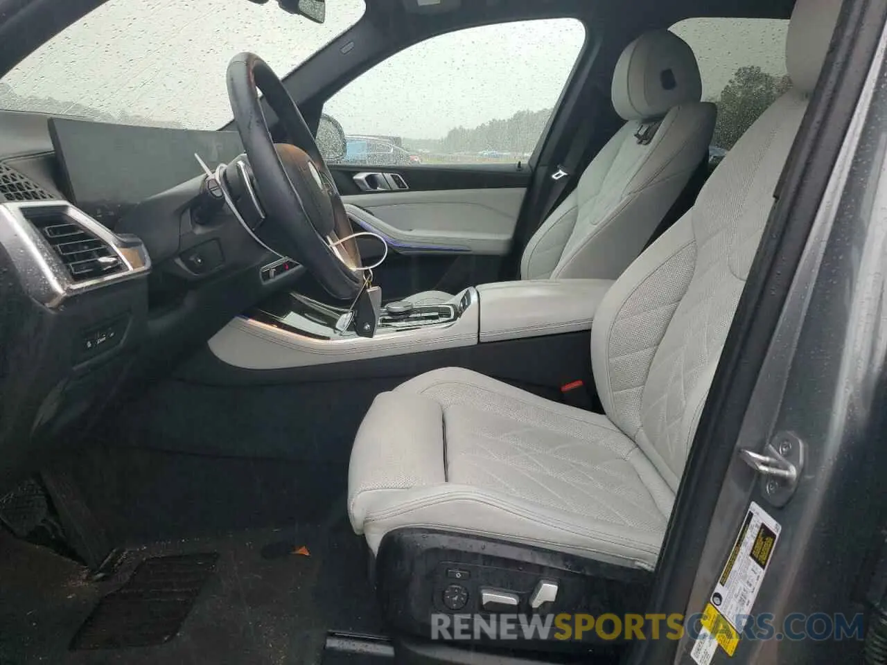 7 Photograph of a damaged car 5UX13EU09R9S65574 BMW X5 2024