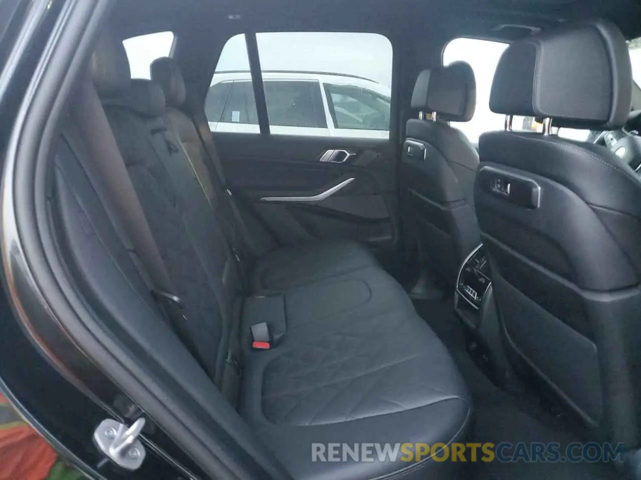 11 Photograph of a damaged car 5UX23EU00R9T91472 BMW X5 2024