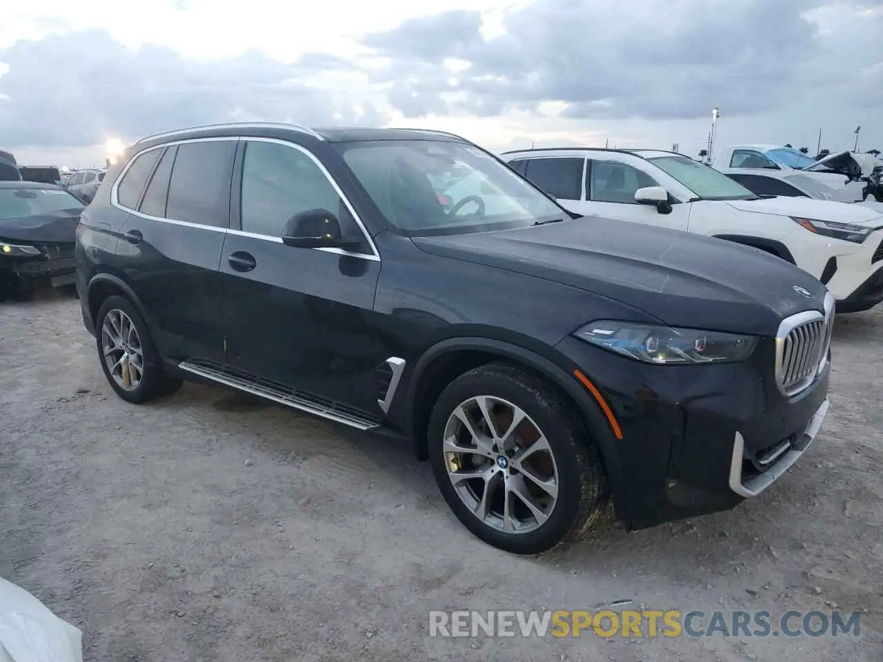 4 Photograph of a damaged car 5UX23EU00R9T91472 BMW X5 2024