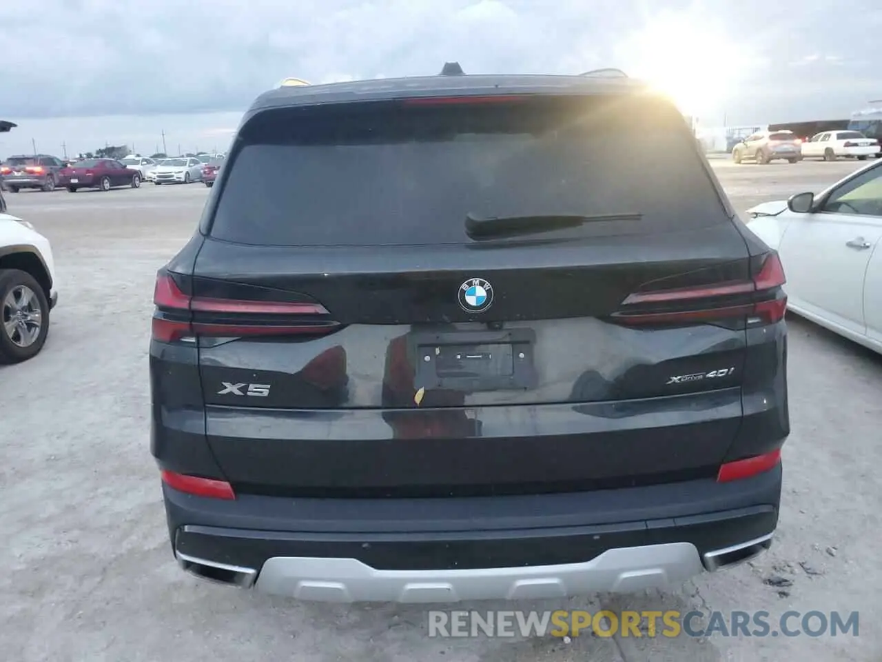 6 Photograph of a damaged car 5UX23EU00R9T91472 BMW X5 2024
