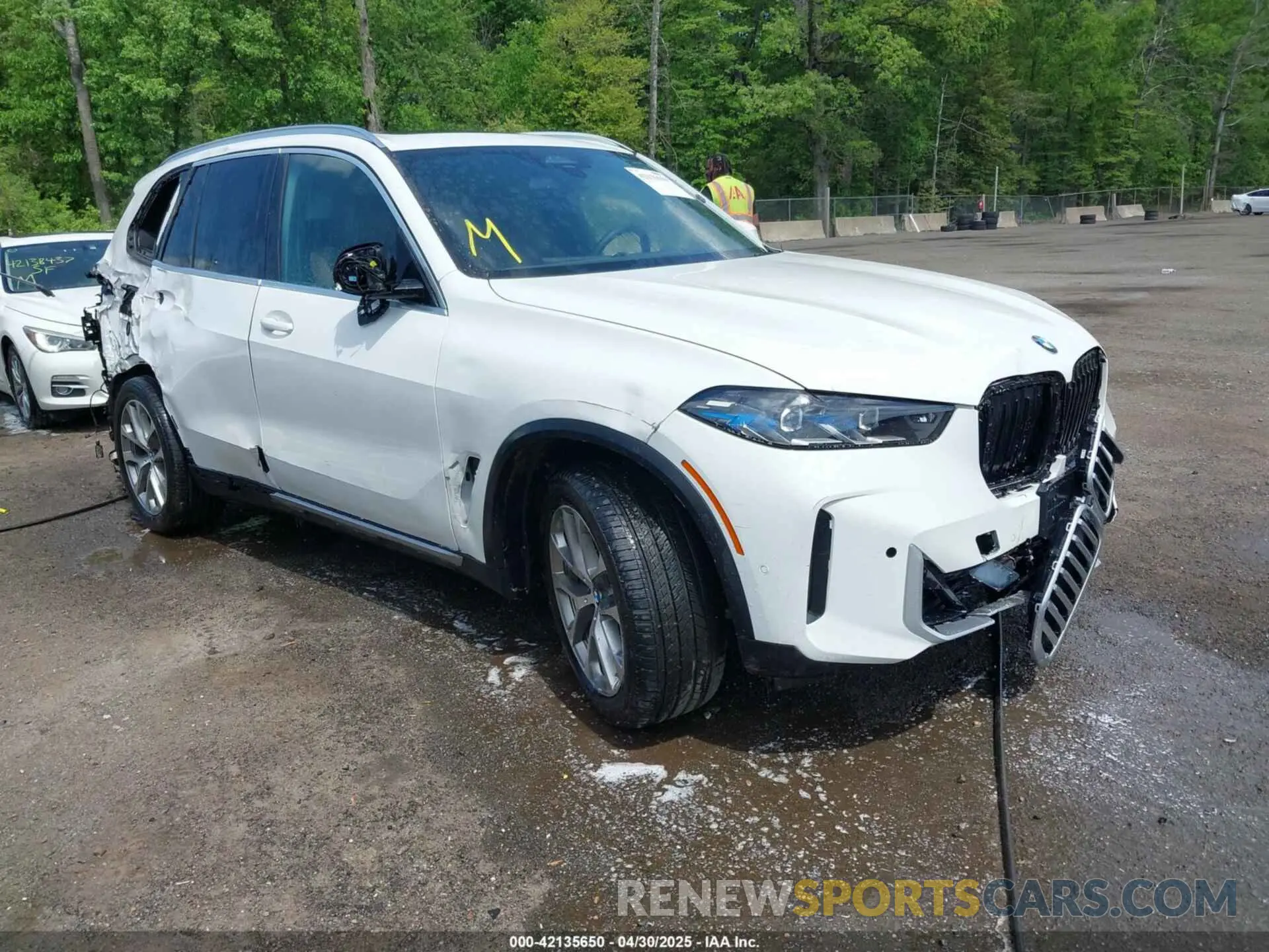 1 Photograph of a damaged car 5UX23EU00R9V34355 BMW X5 2024