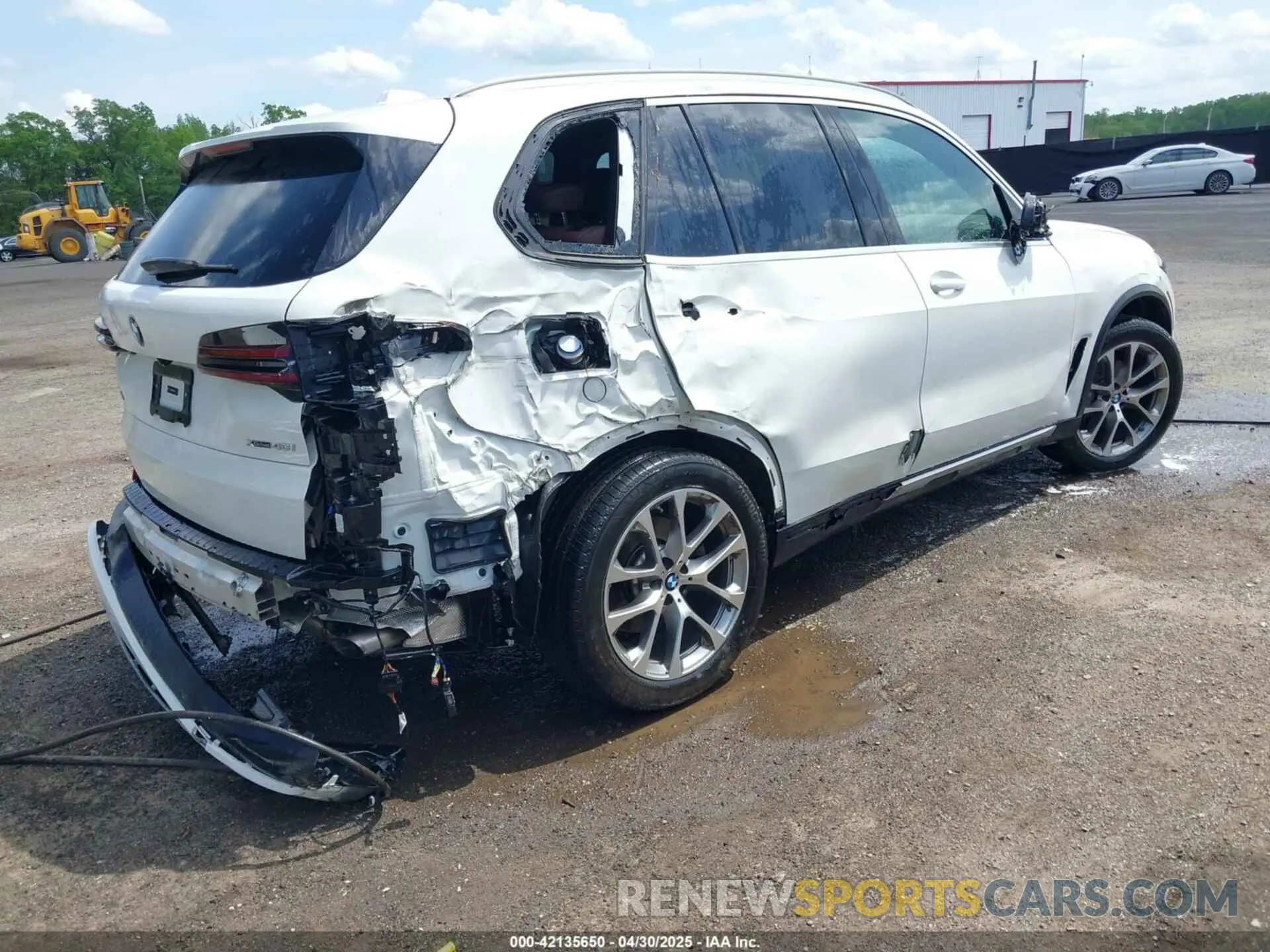 4 Photograph of a damaged car 5UX23EU00R9V34355 BMW X5 2024