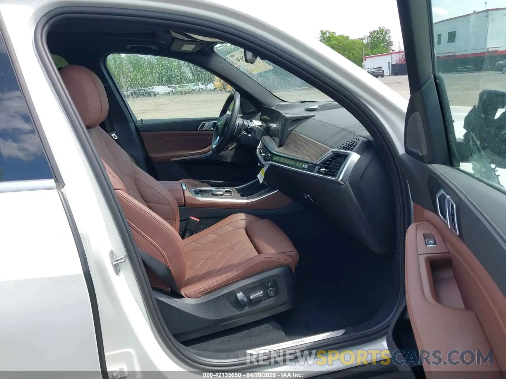 5 Photograph of a damaged car 5UX23EU00R9V34355 BMW X5 2024