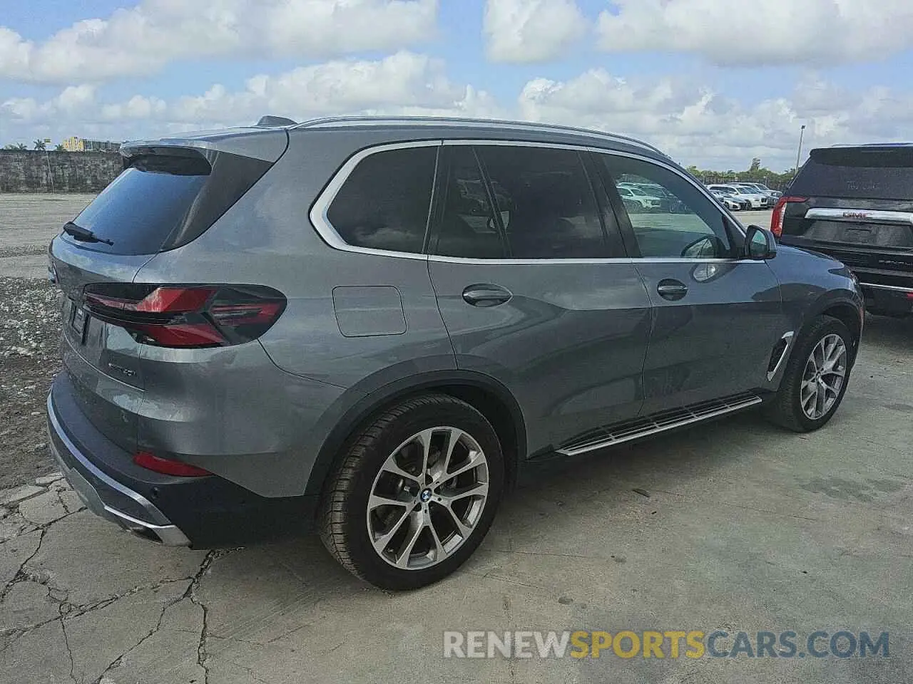 3 Photograph of a damaged car 5UX23EU01R9T59646 BMW X5 2024