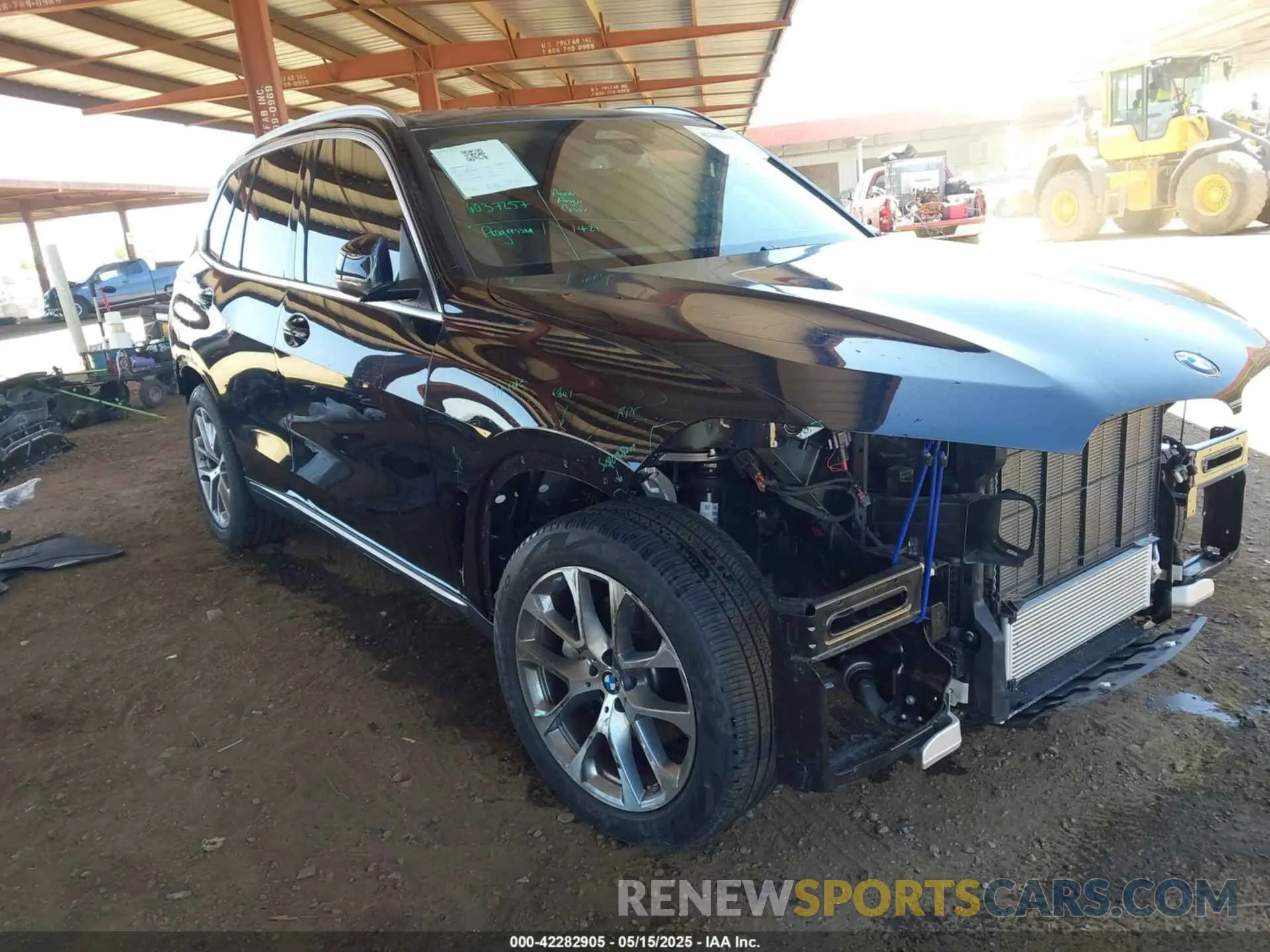 1 Photograph of a damaged car 5UX23EU01R9W17275 BMW X5 2024
