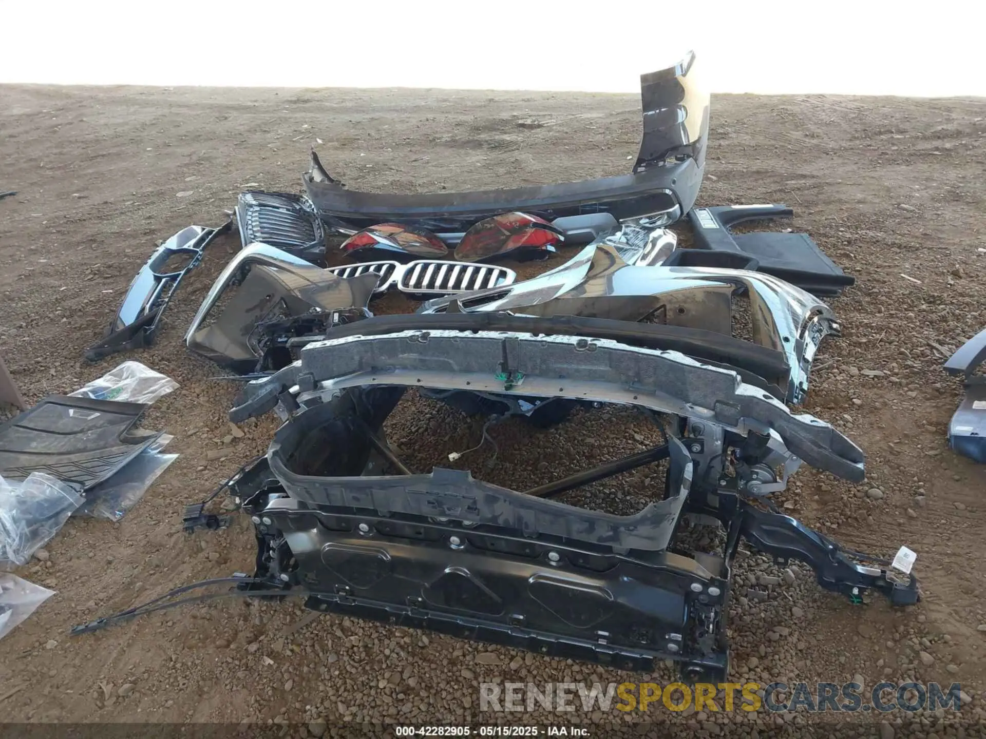 12 Photograph of a damaged car 5UX23EU01R9W17275 BMW X5 2024