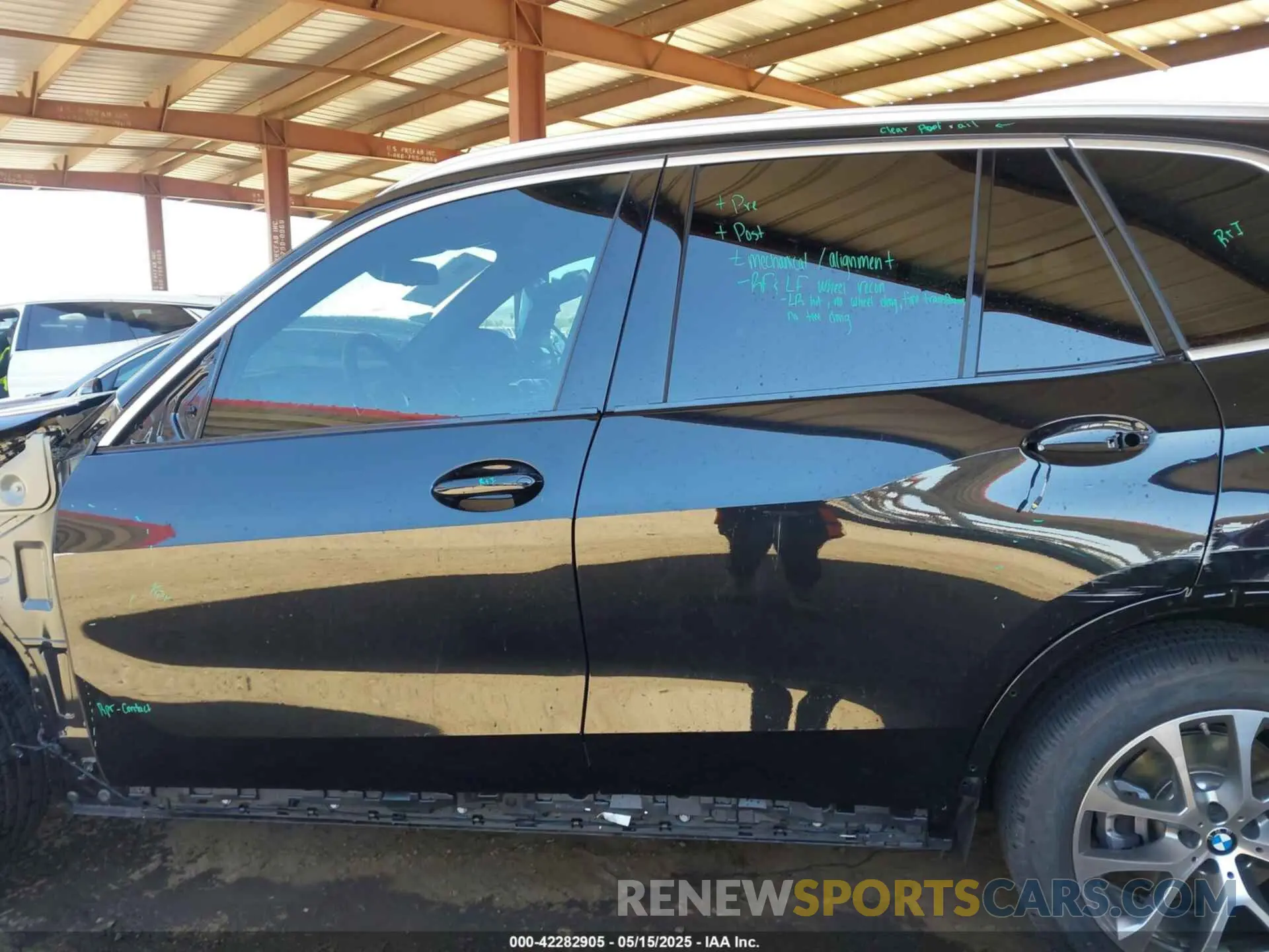 15 Photograph of a damaged car 5UX23EU01R9W17275 BMW X5 2024