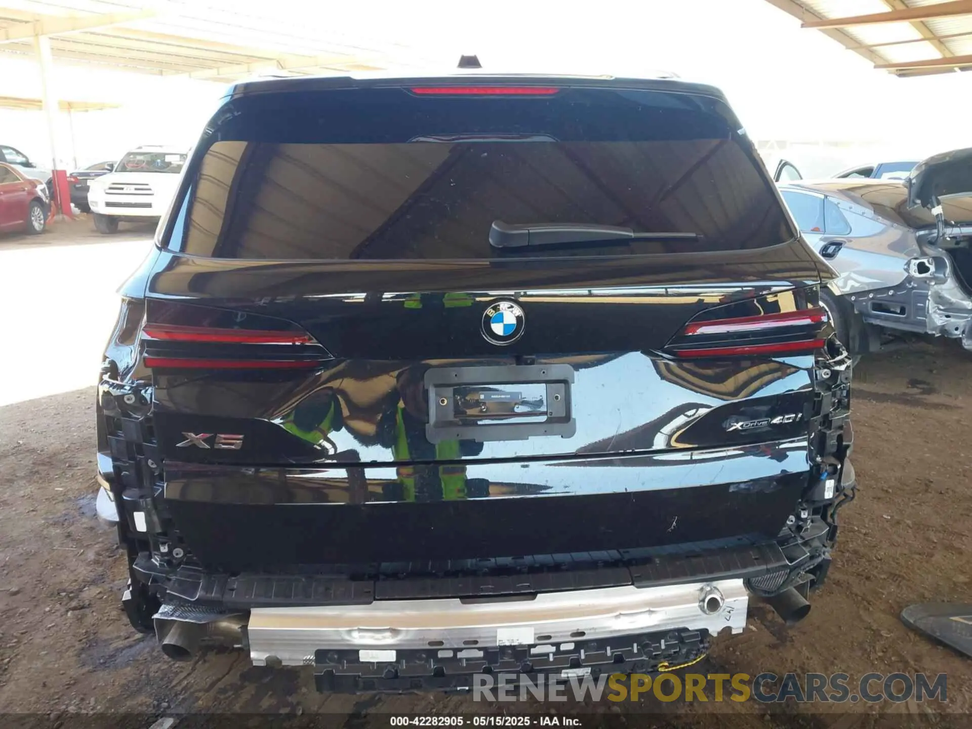 18 Photograph of a damaged car 5UX23EU01R9W17275 BMW X5 2024
