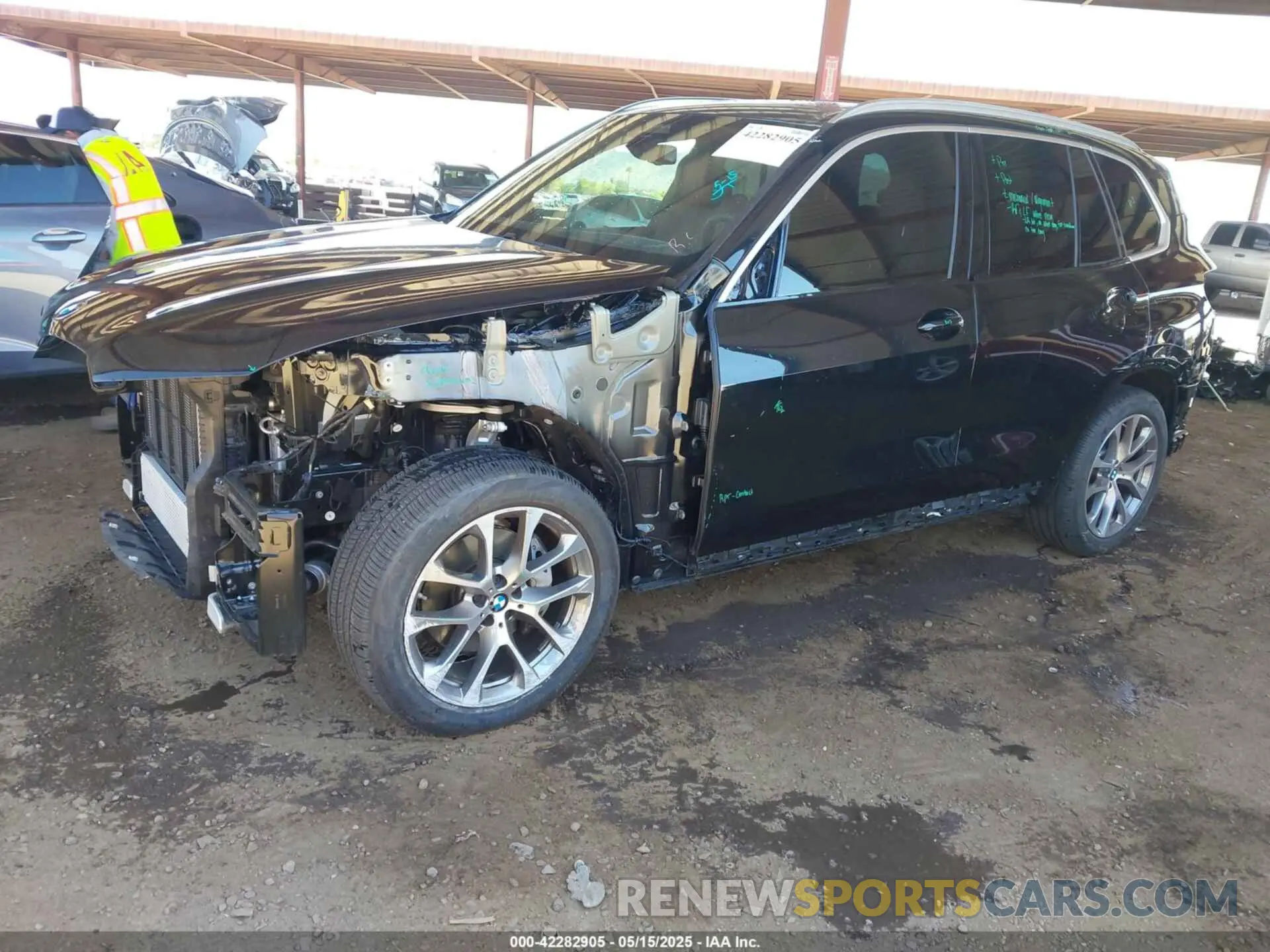 2 Photograph of a damaged car 5UX23EU01R9W17275 BMW X5 2024