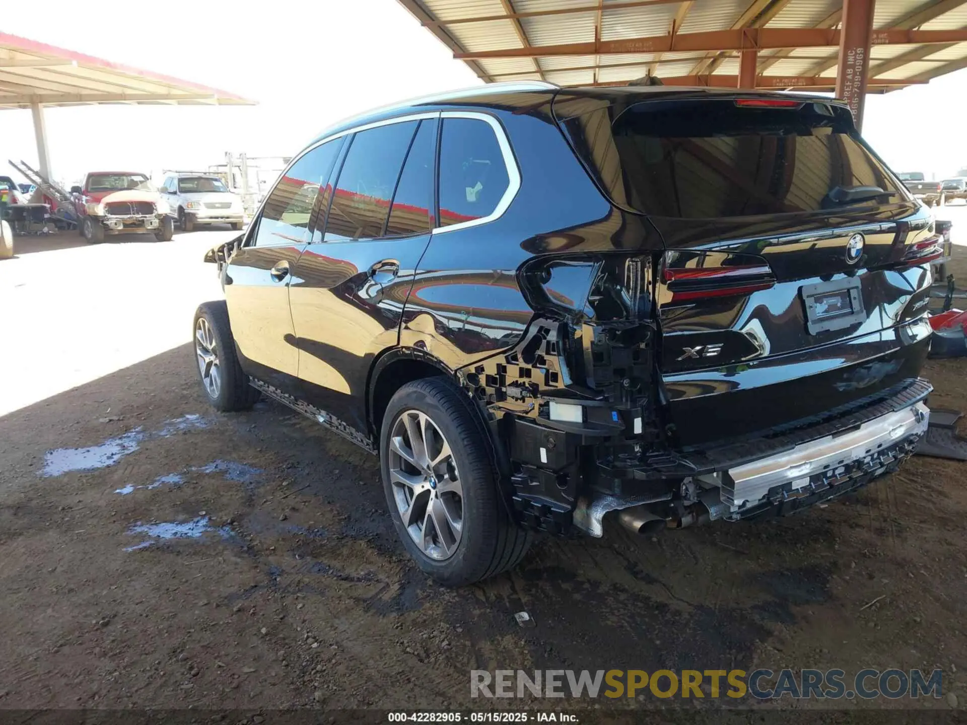 3 Photograph of a damaged car 5UX23EU01R9W17275 BMW X5 2024