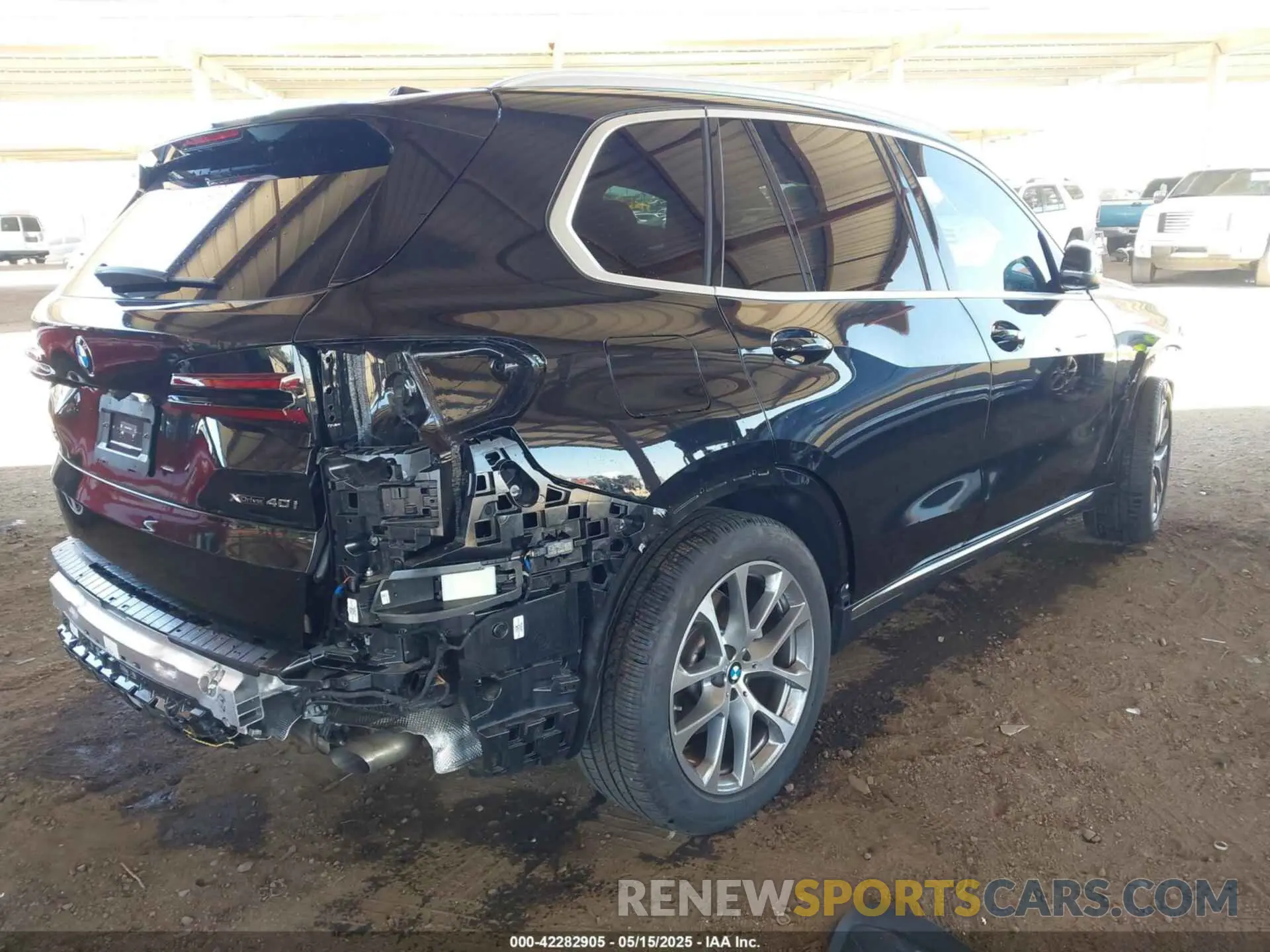 4 Photograph of a damaged car 5UX23EU01R9W17275 BMW X5 2024