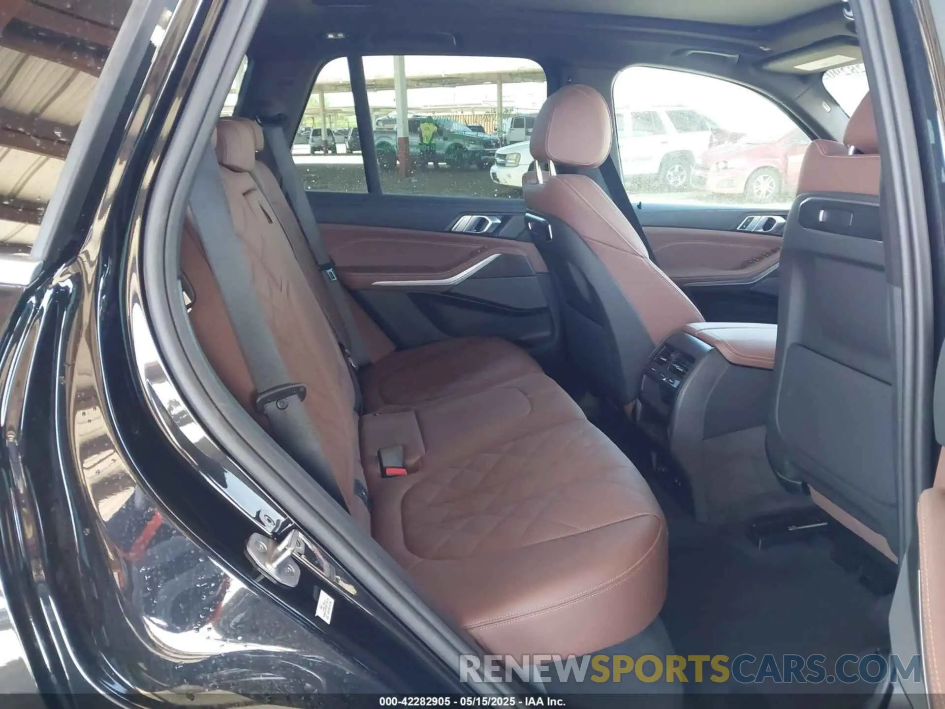 8 Photograph of a damaged car 5UX23EU01R9W17275 BMW X5 2024