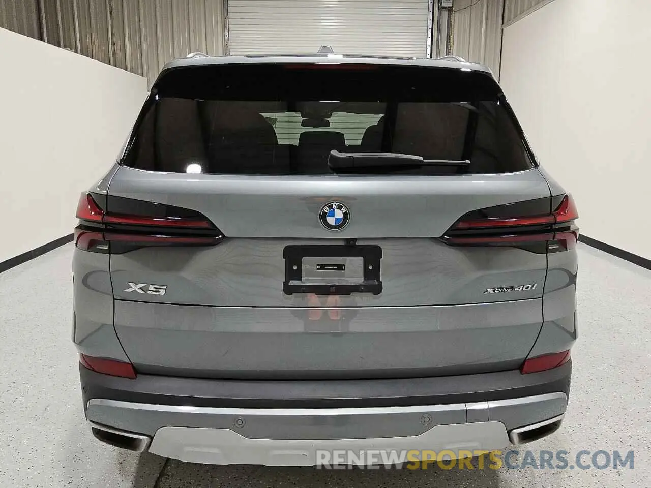 6 Photograph of a damaged car 5UX23EU02R9T96060 BMW X5 2024