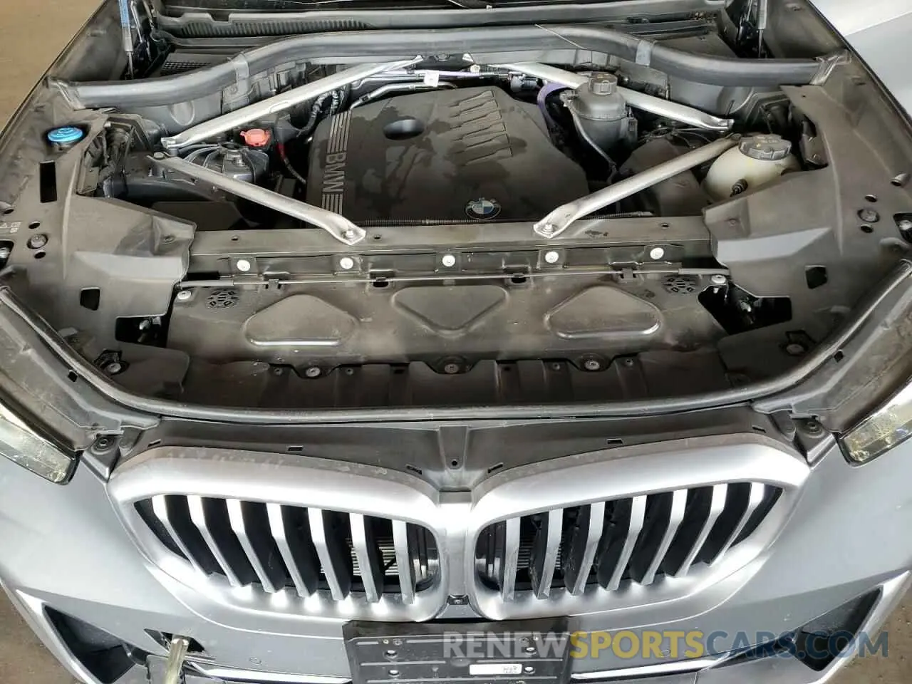 11 Photograph of a damaged car 5UX23EU02R9V40285 BMW X5 2024