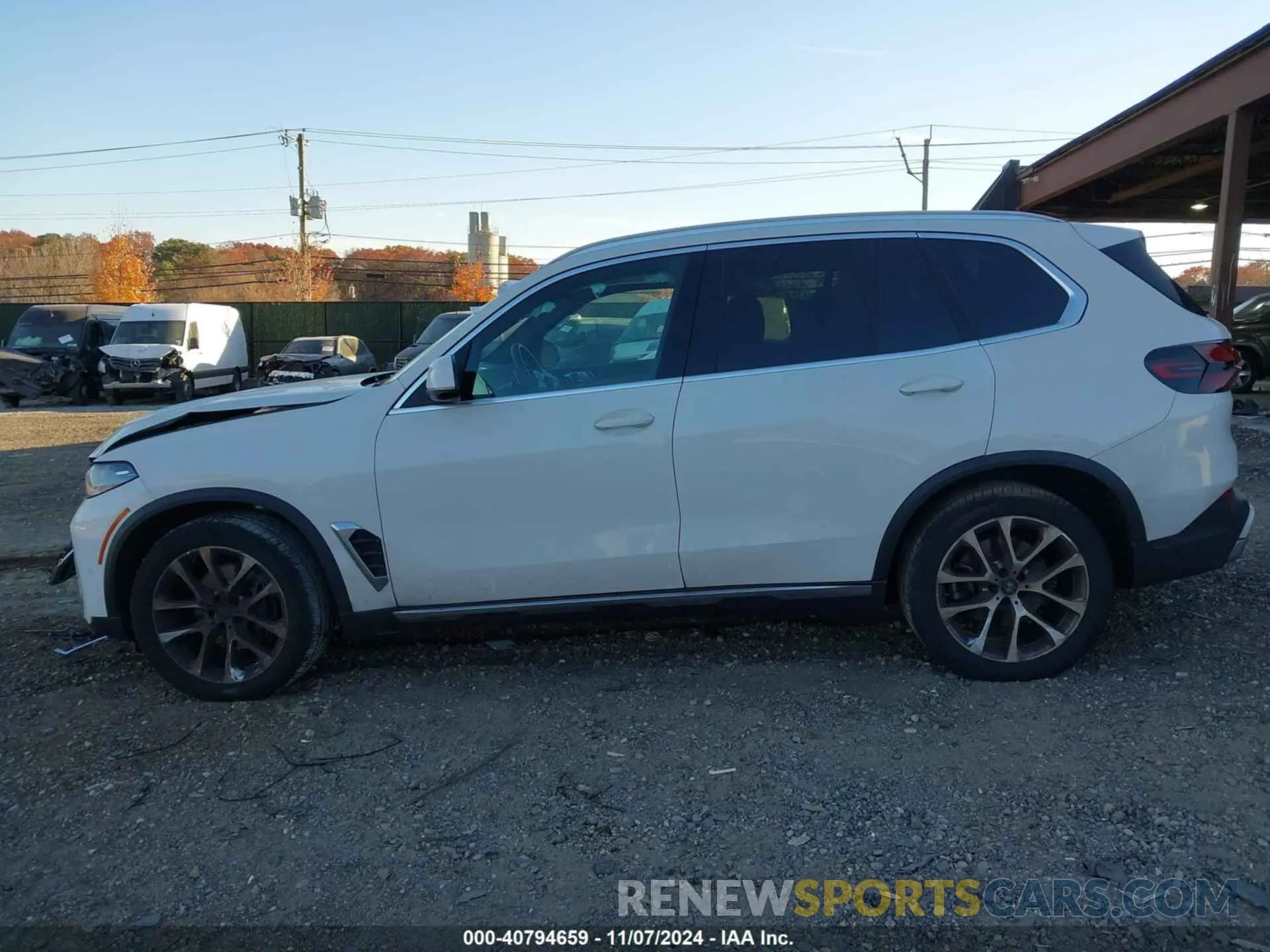 14 Photograph of a damaged car 5UX23EU02R9V51383 BMW X5 2024