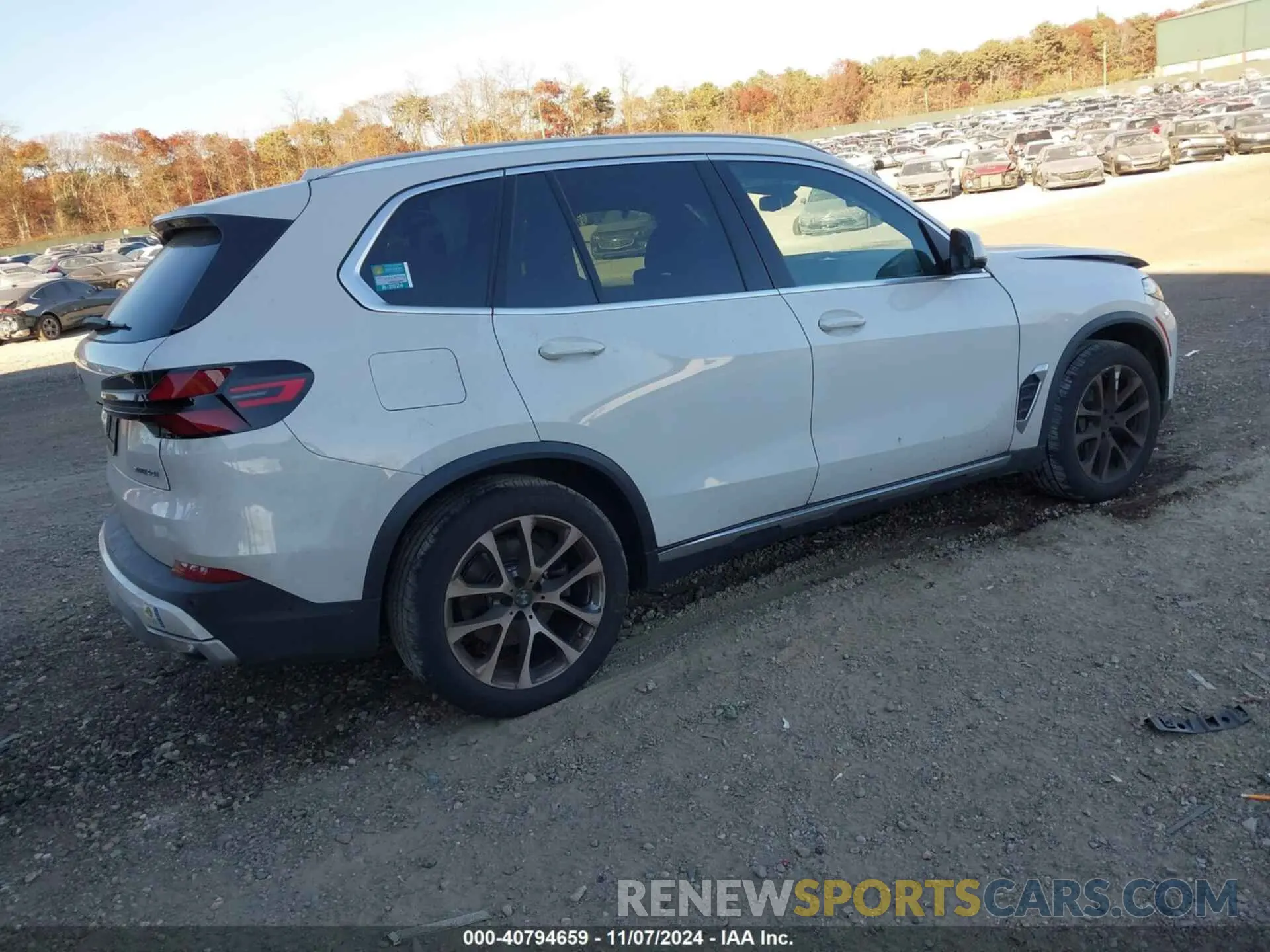 4 Photograph of a damaged car 5UX23EU02R9V51383 BMW X5 2024