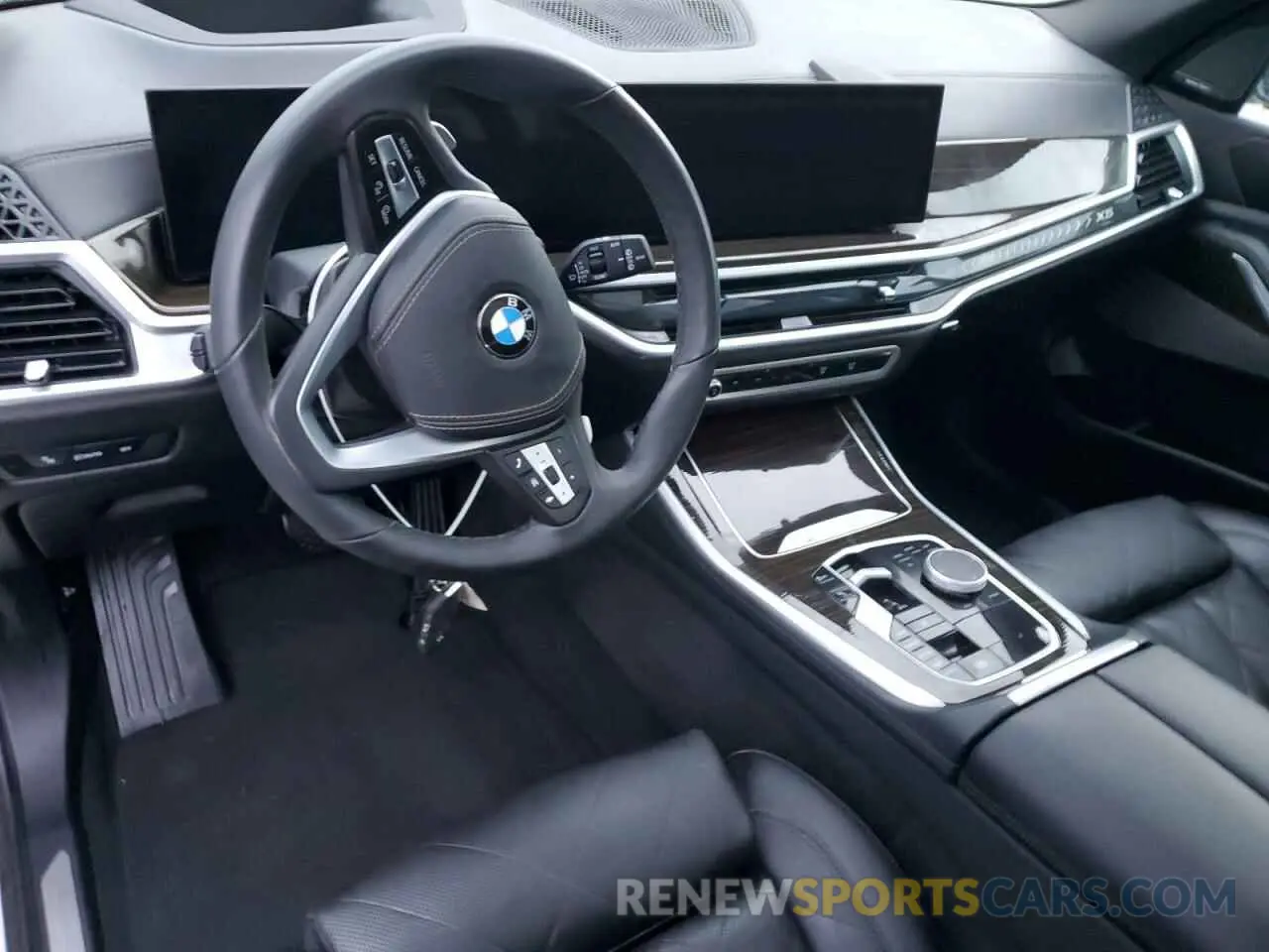 8 Photograph of a damaged car 5UX23EU03R9U05610 BMW X5 2024