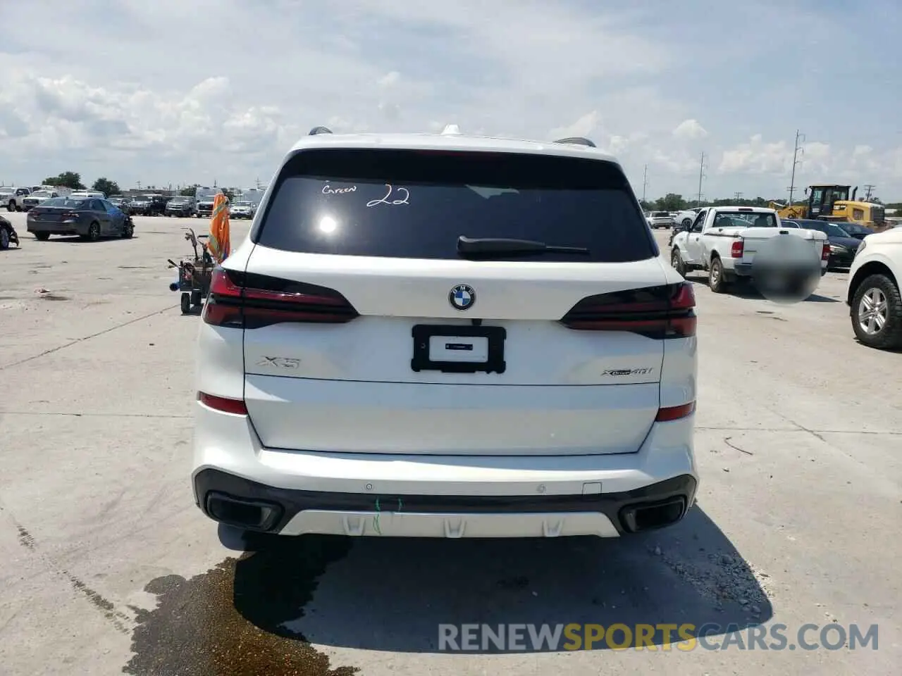 6 Photograph of a damaged car 5UX23EU03R9U83823 BMW X5 2024