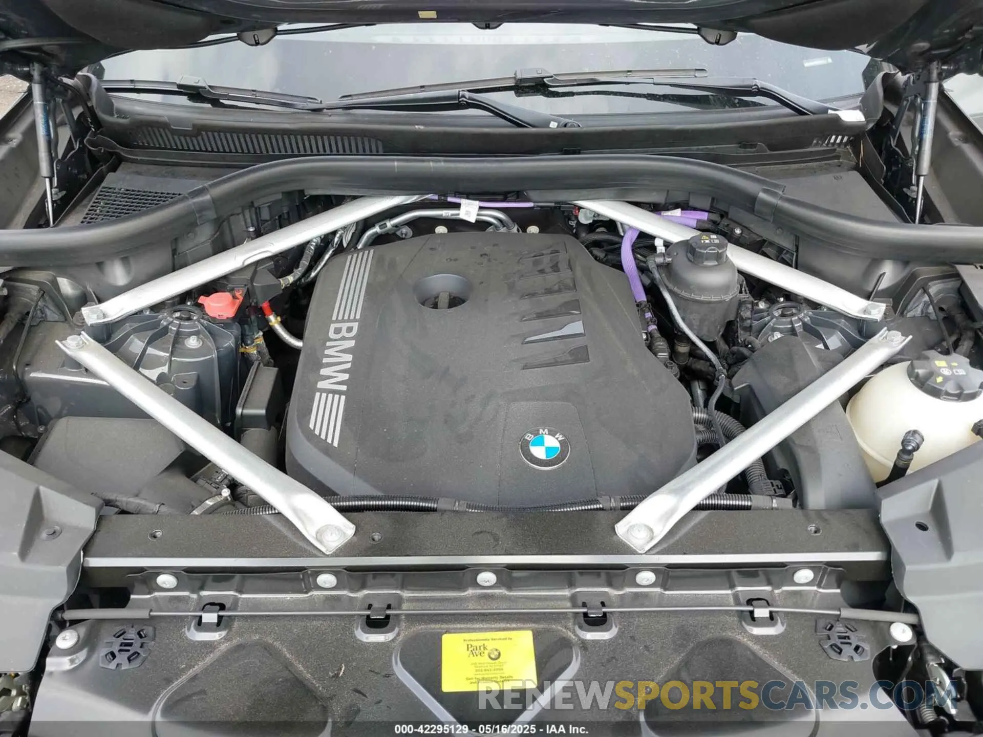 10 Фотография поврежденного автомобиля 5UX23EU04R9V01472 BMW X5 2024